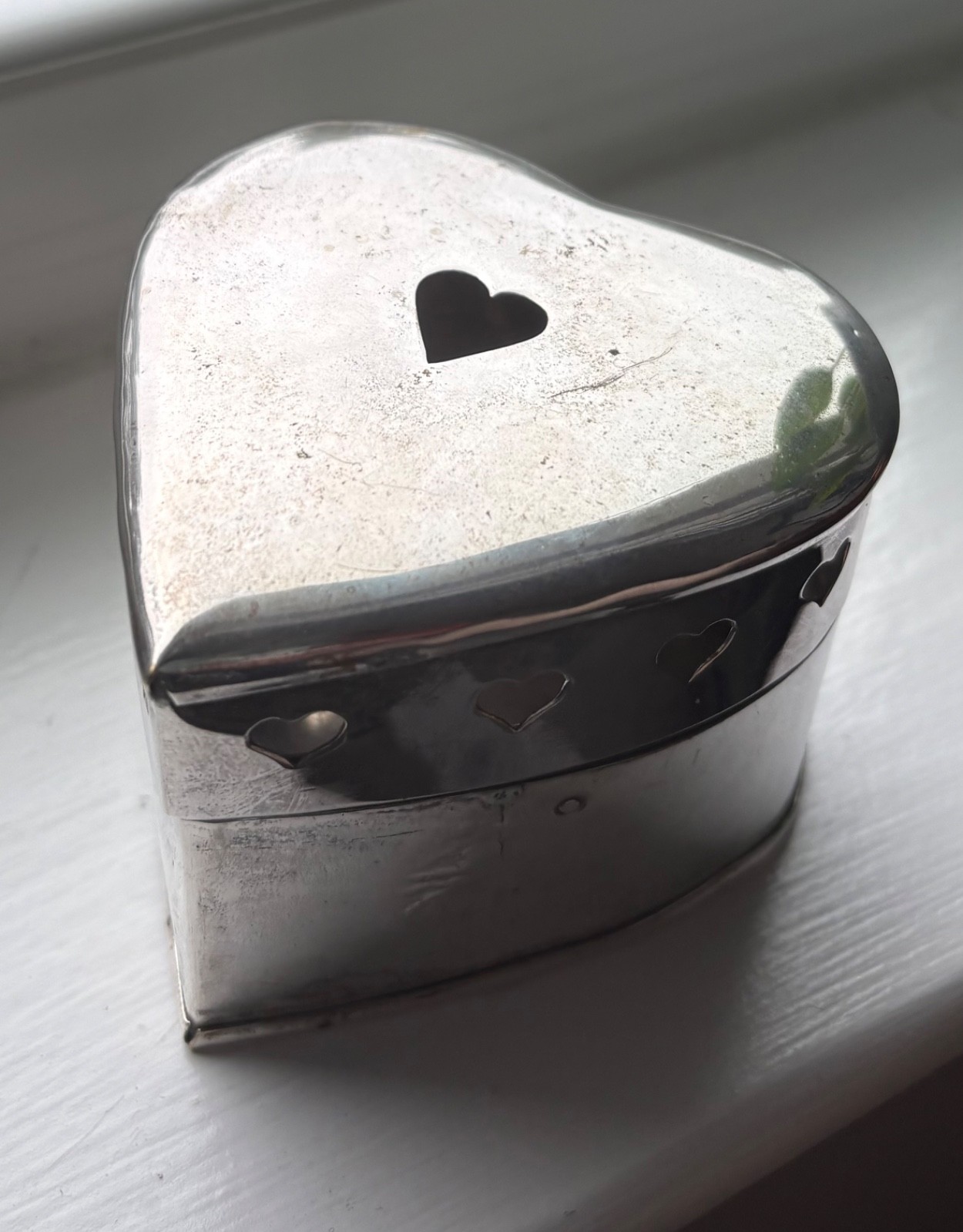 Vintage Silver Tone Trinket Box Heart Shaped Jewelry Box 3” India Shiny
