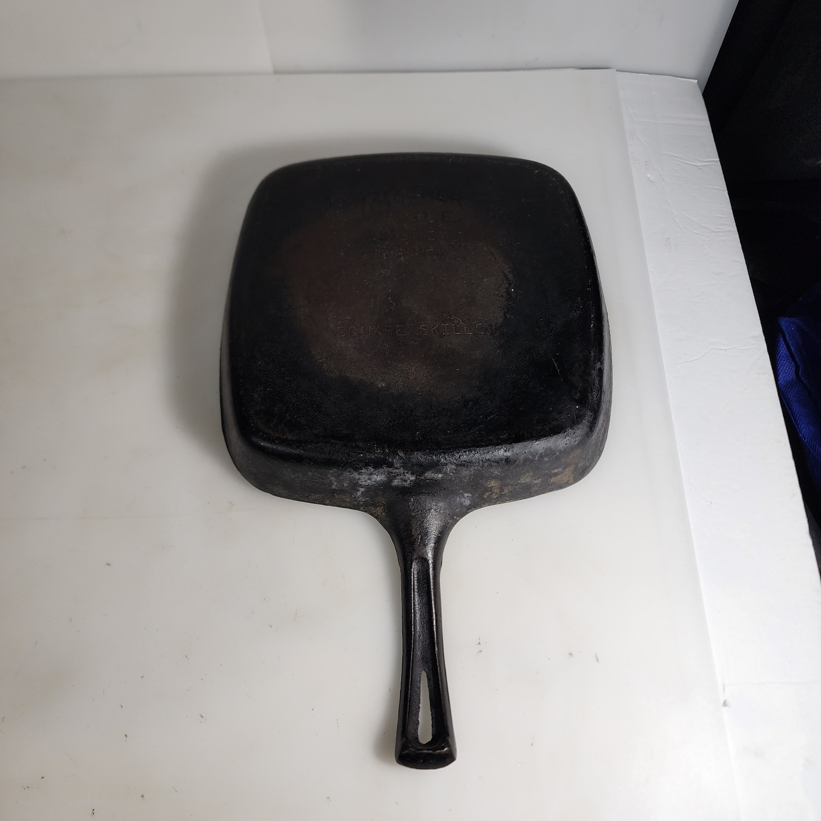 Wagner Ware – Square Skillet – Sidney O – Cast Iron – 1218 – 9.5″ in Diameter