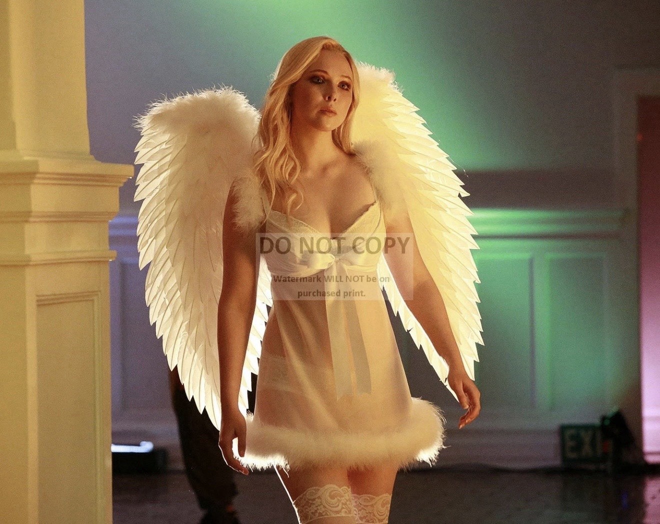MOLLY QUINN IN THE ABC TV SERIES „CASTLE“ – 8X10 PUBLICITY PHOTO