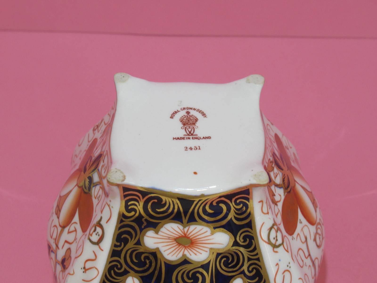 ROYAL CROWN DERBY ‚IMARI‘ PATTERN NO. 2451 LIDDED TRINKET POT C. 1921-1925