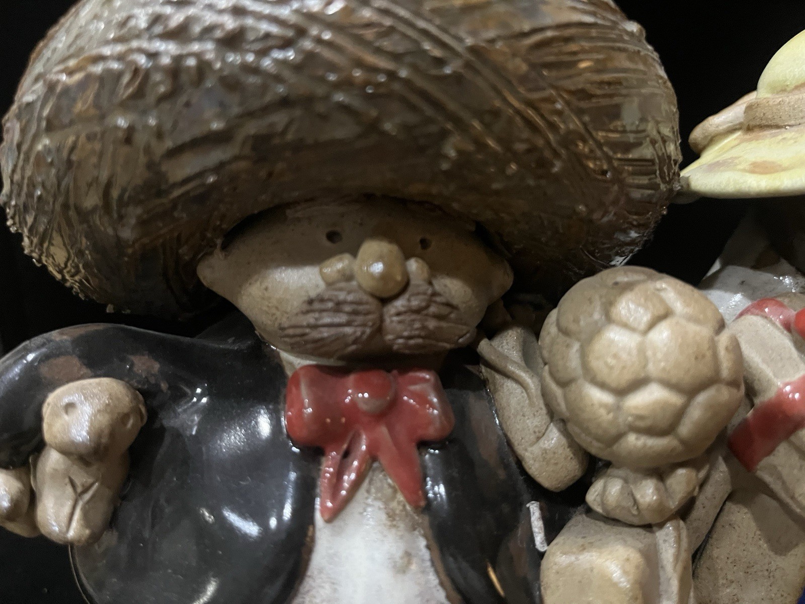 RODO PADILLA CERAMIC POTTERY MAN AND WOMAN SHOPPING SCULPTURE