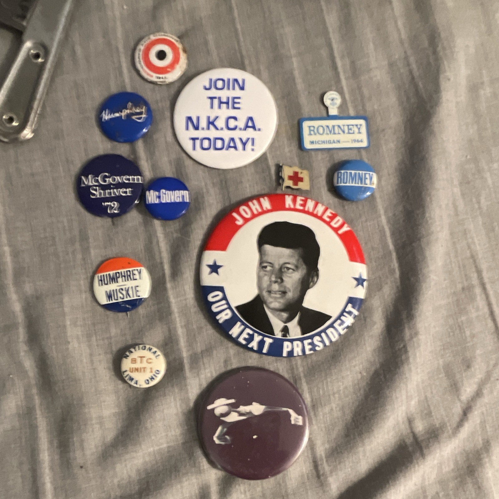 1960 JFK Presidential Campaign Pin Original Button And Other Vintage Pins