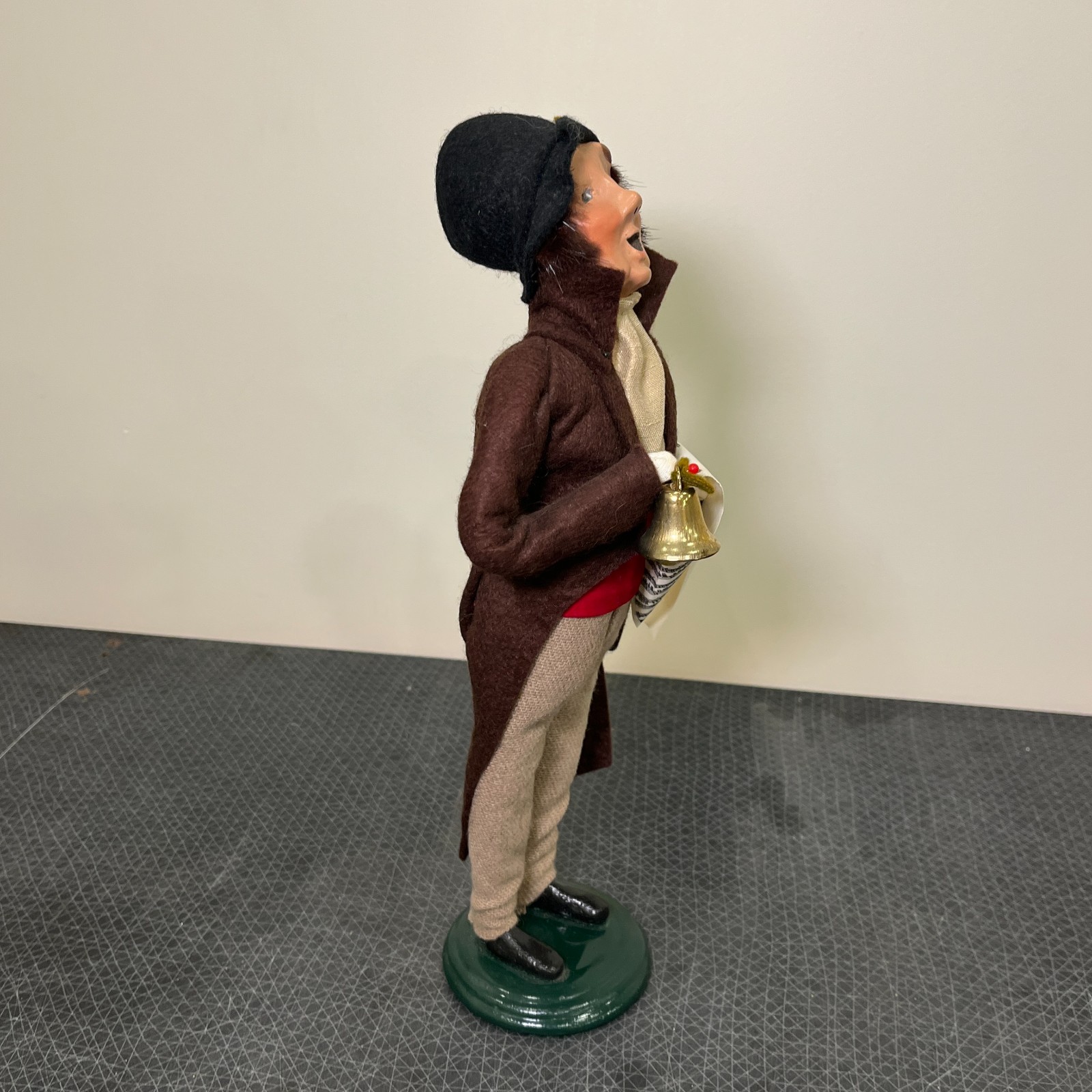 Byers Choice Caroler Man with Bell and Sheet Music, Brown Coat, 1991 NEW