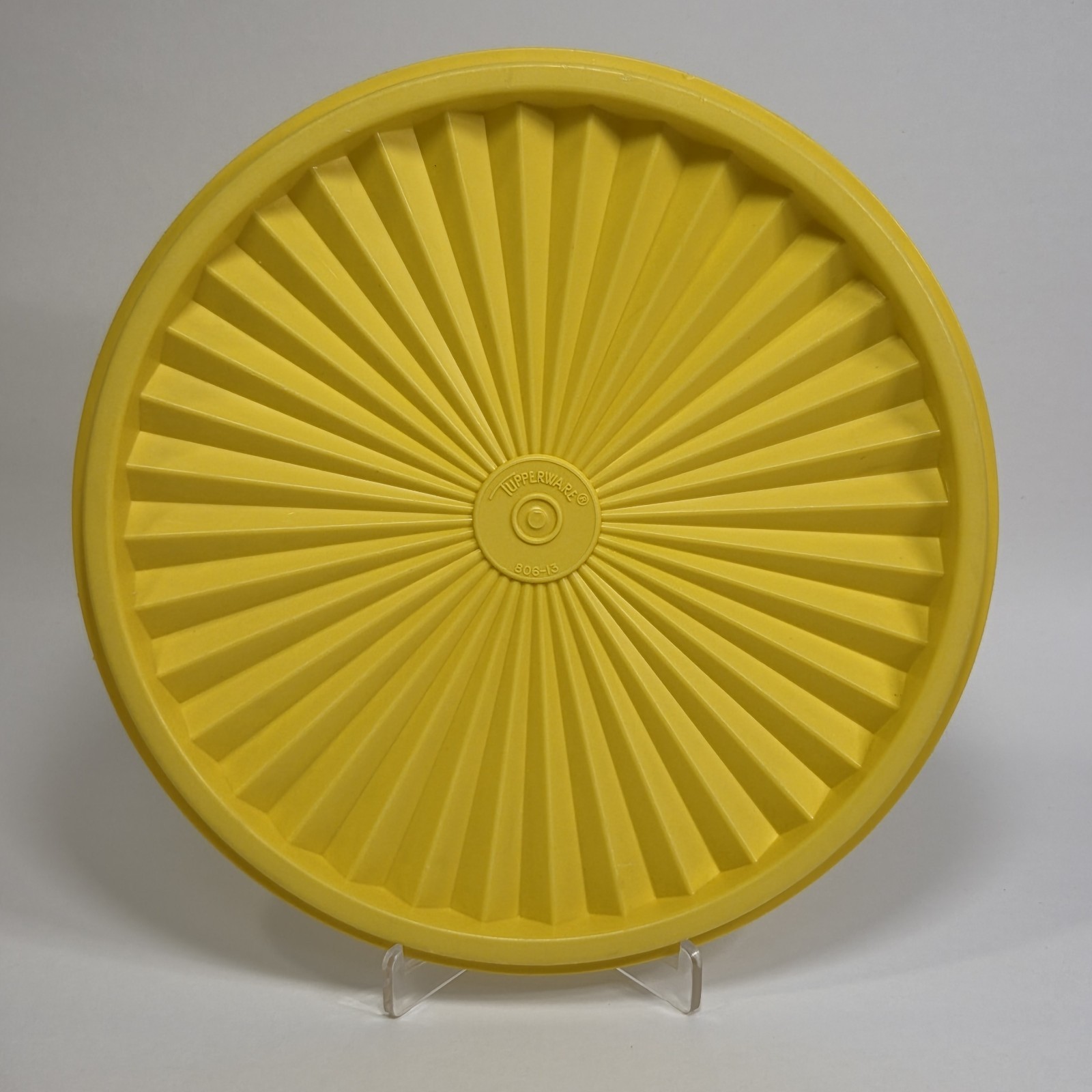 Vintage Tupperware 805 Large 17 Cup Servalier Canister – Yellow – with Lid