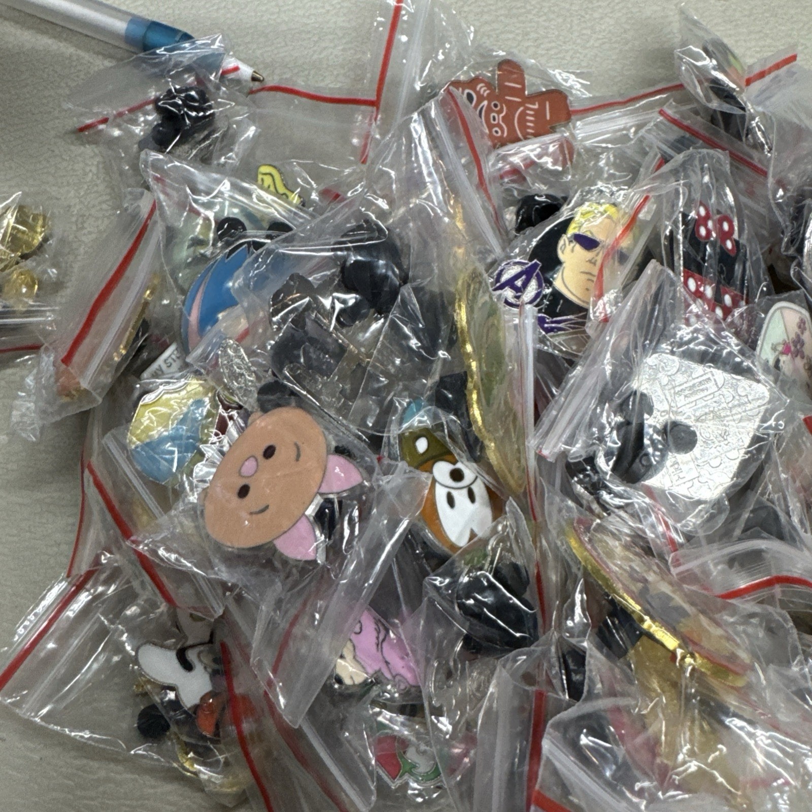 DISNEY PIN TRADING LOT 1000,FREE PRIORITY SHIP, TRADABLE All Tradeable At Disney