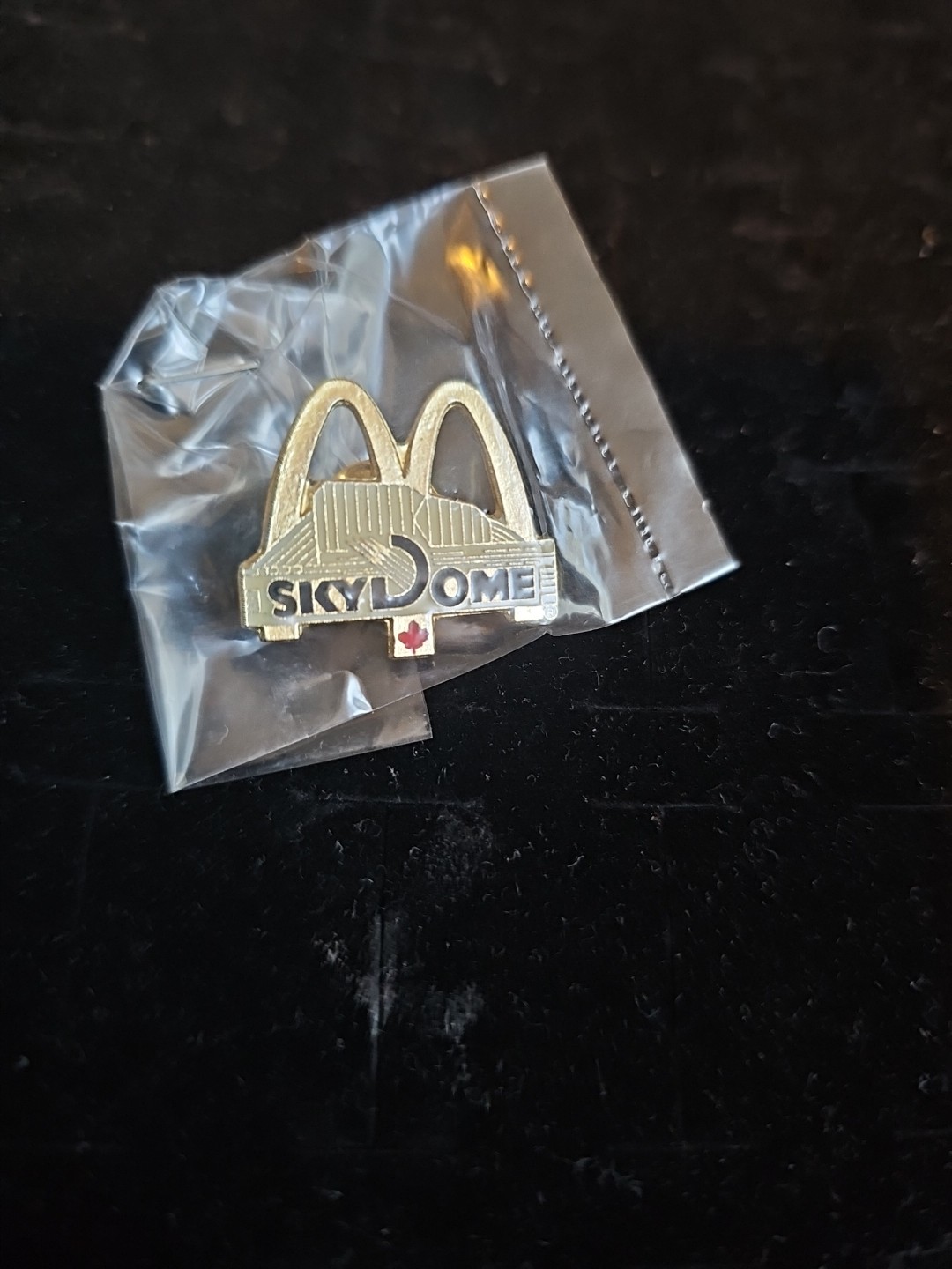 VINTAGE McDonald’s Pin – Skydome Canada Leaf Logo – BRAND NEW – *RARE*