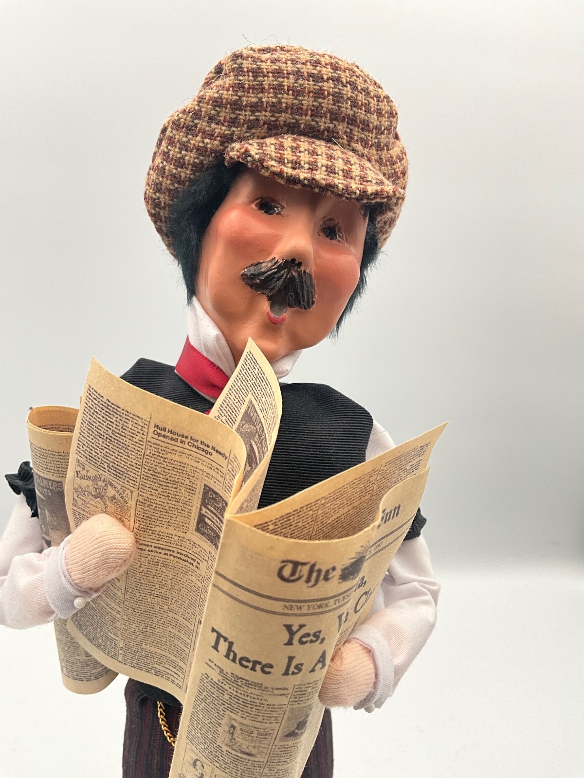 Byers Choice 2011 Yes Virginia There is a Santa Claus Newspaper Newsman