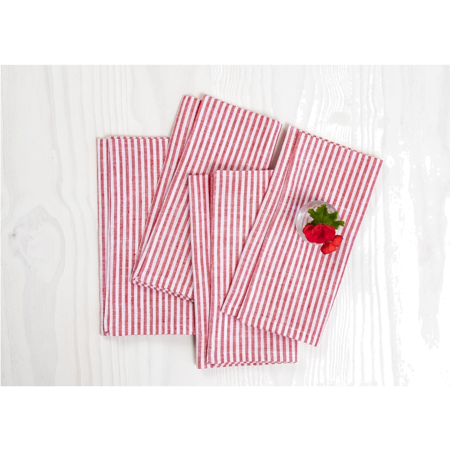 Elegant Red and White Cloth Napkins – Set of 4