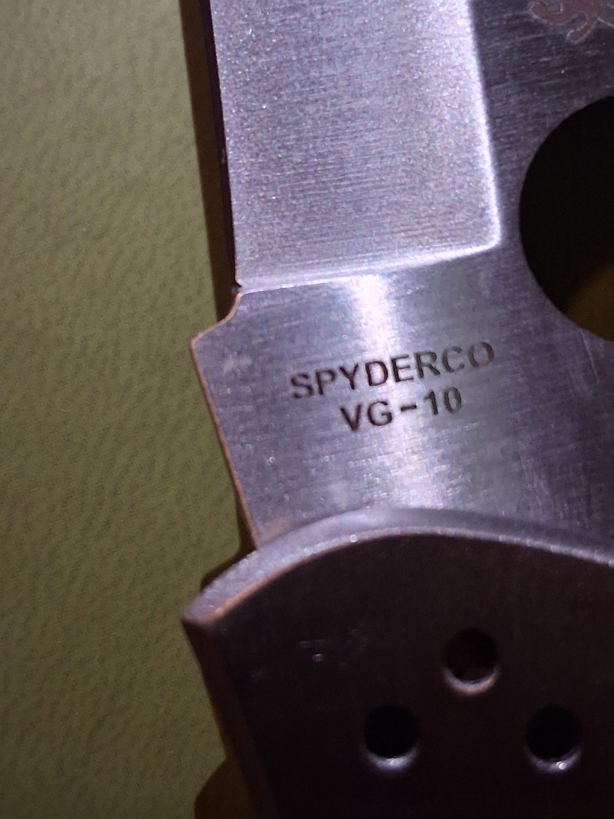 spyderco police stainless Steel Vg-10 Plain Edge Folding Knife