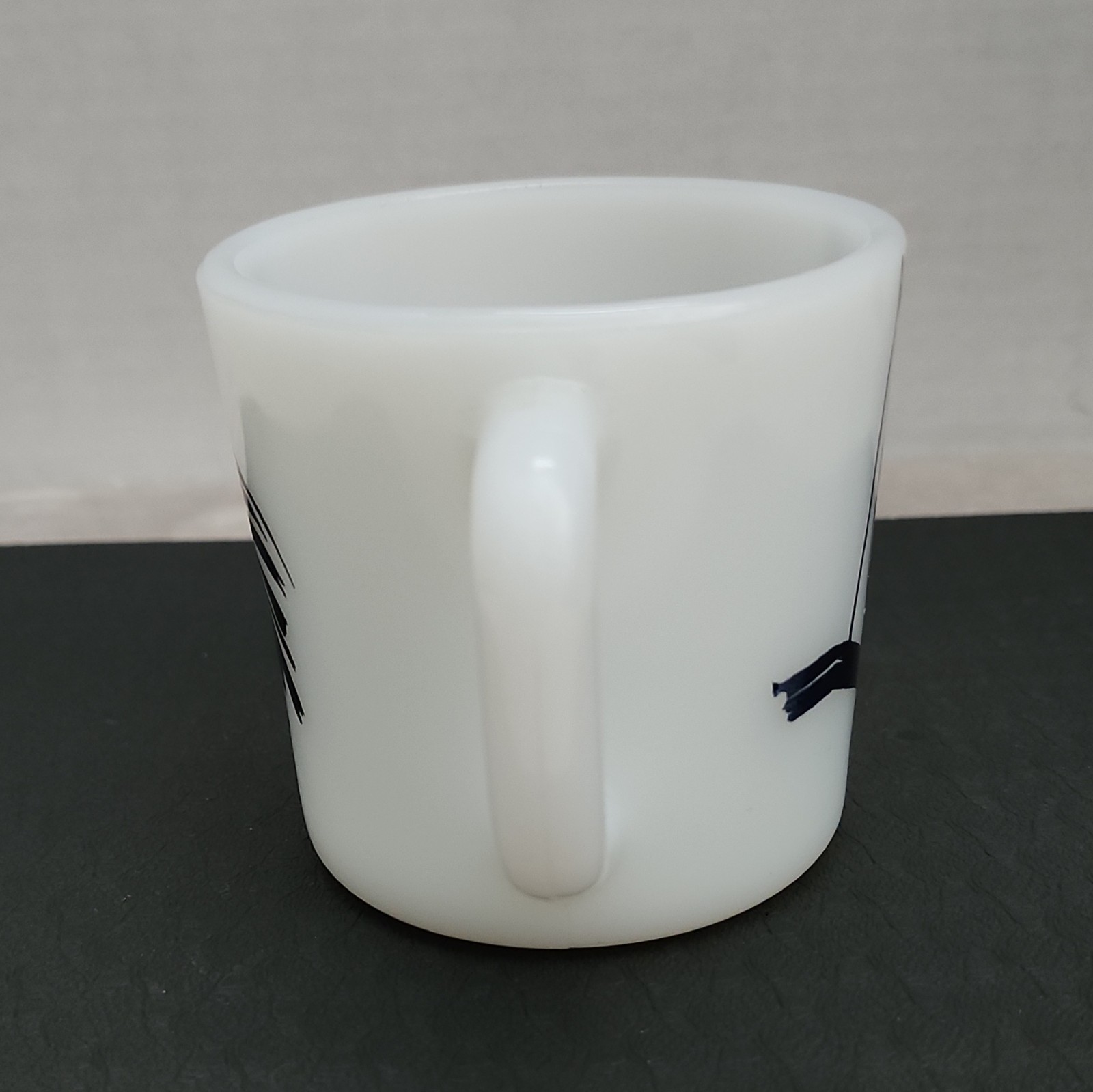 DC Comics Batman 1976 White Milk Glass Mug w/ Handle, Decorated 10 fl oz