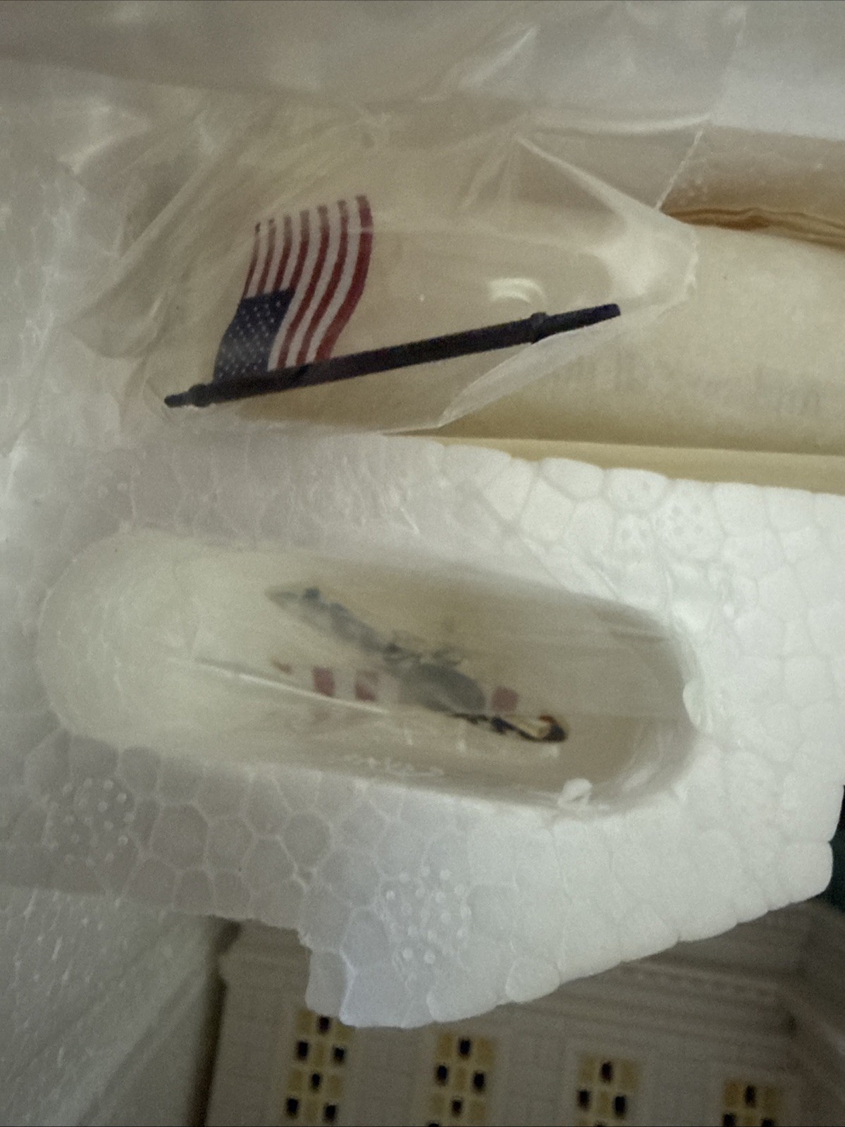 RARE Dept 56 The White House American Pride Collection 2001 Pin, Flag, NEW
