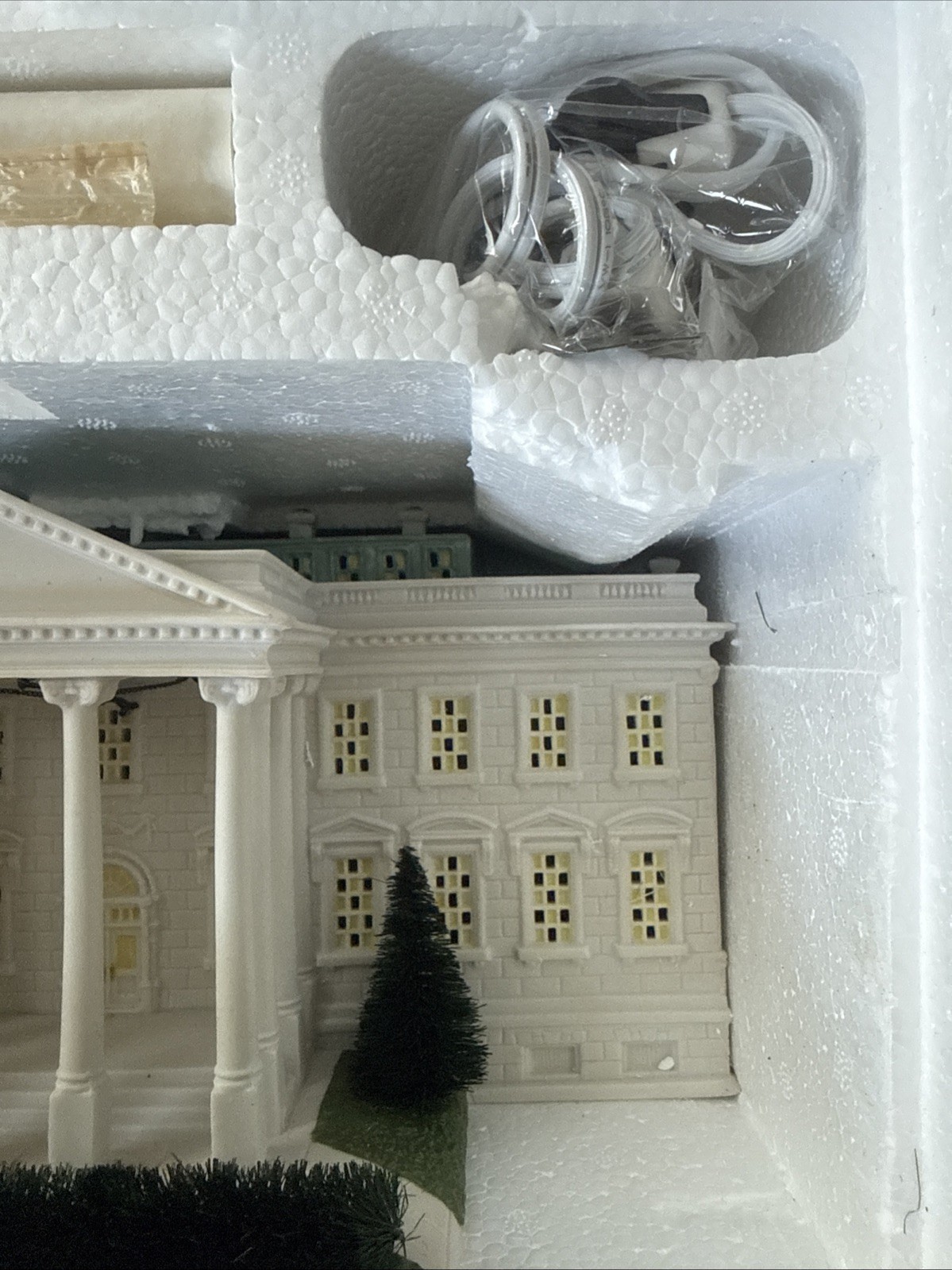 RARE Dept 56 The White House American Pride Collection 2001 Pin, Flag, NEW