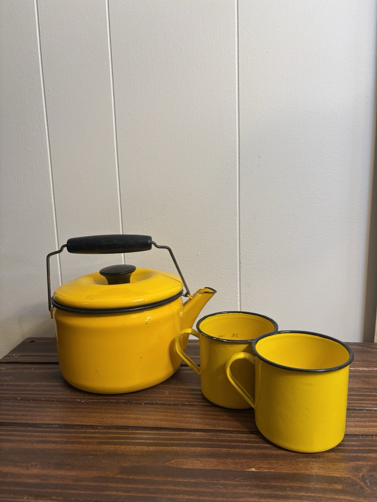 VTG Yellow Enamelware Kettle W/ 2 Cups Black Trim