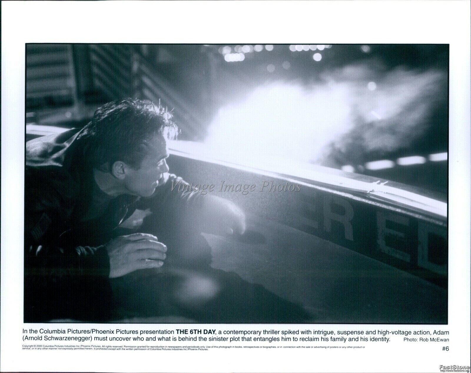 2000 The 6Th Day Arnold Schwarzenegger Contemporary Thriller Actor Photo 8×10