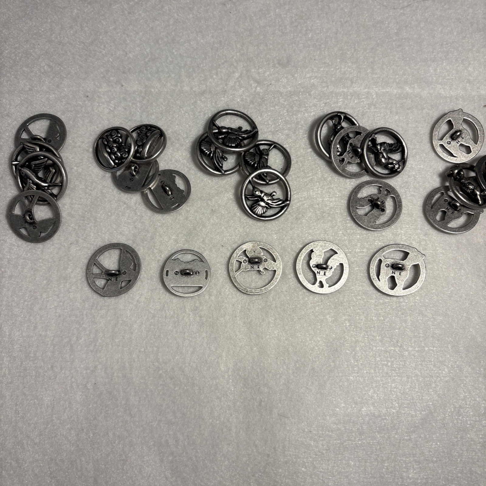 Nicky Epstein Lot Of 25 Pewter Dove, Crown, Hummingbird, Rooster+ Buttons 1” NOS