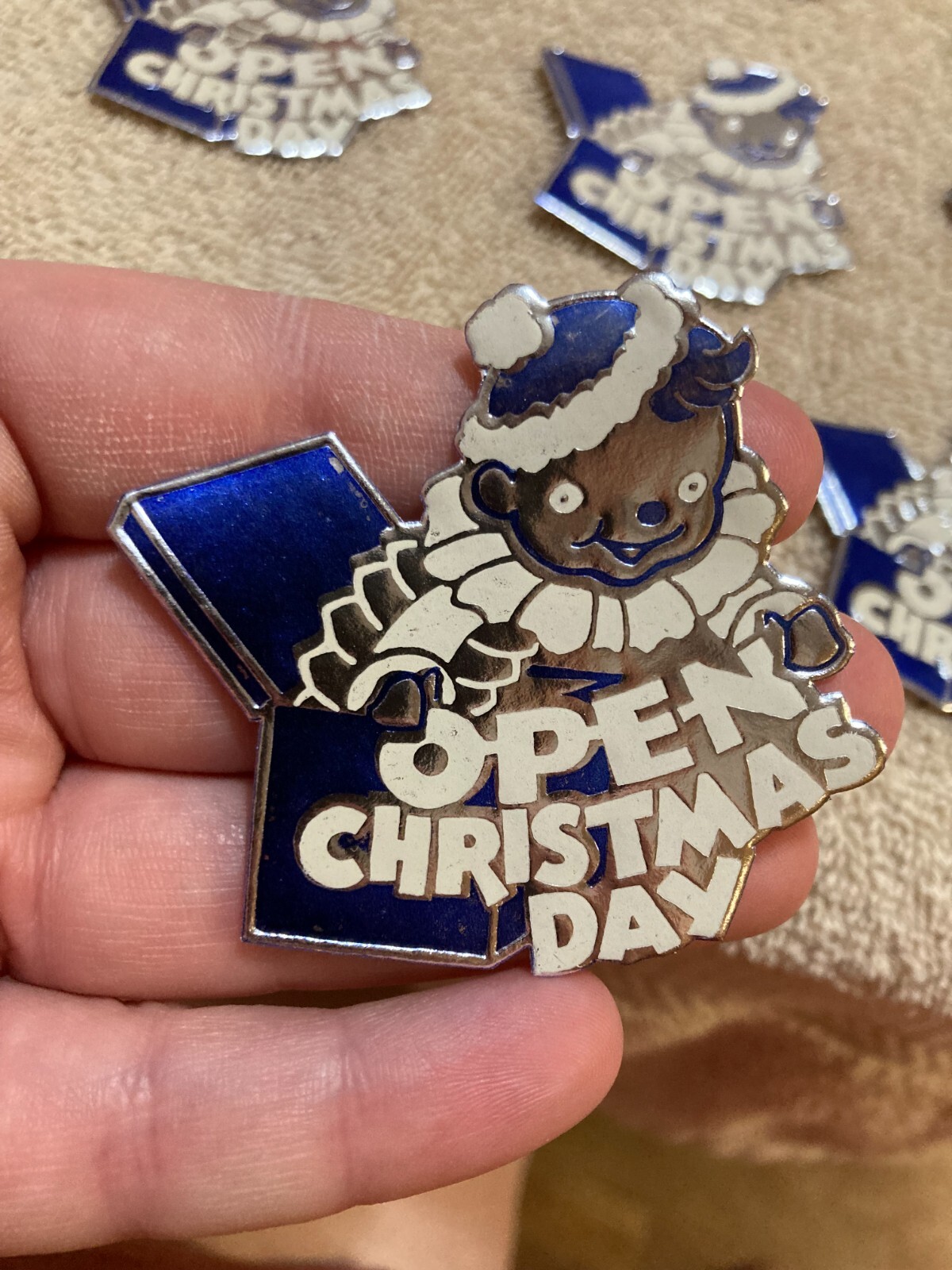 A-meri-Card Open Christmas Day Jack-In-A-Box Foil Blue And White Seal (19)