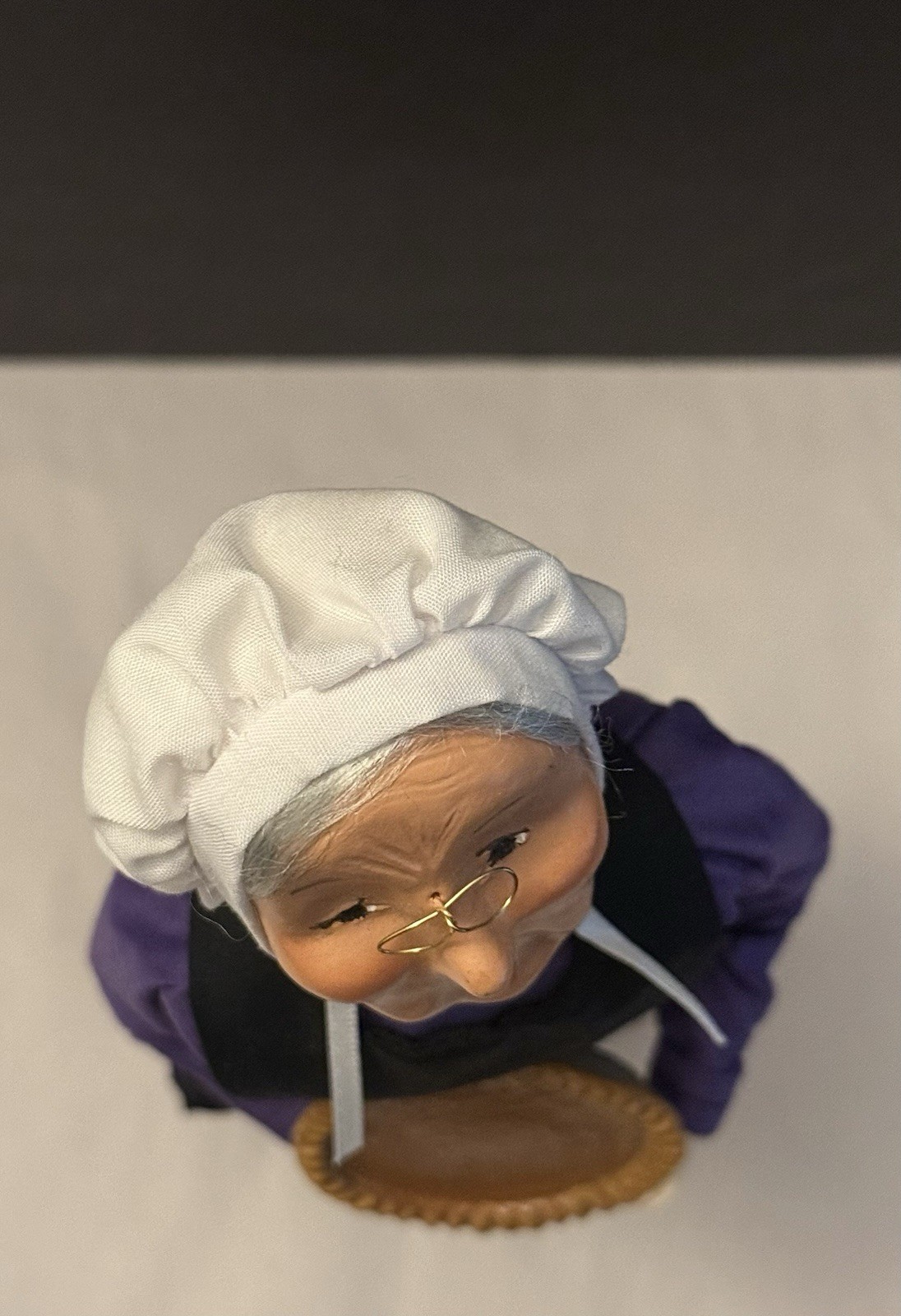 Byers Choice LTD The Carolers Decorative Figurine Amish Woman Holding Pie
