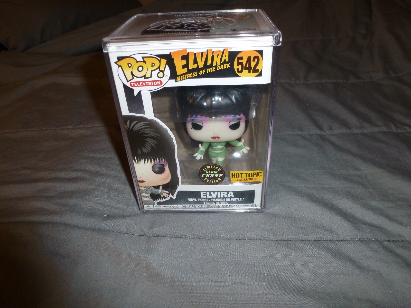 Funko Pop! Vinyl: Elvira (Glow in the Dark Chase) #542 Hot Topic w/ Protector