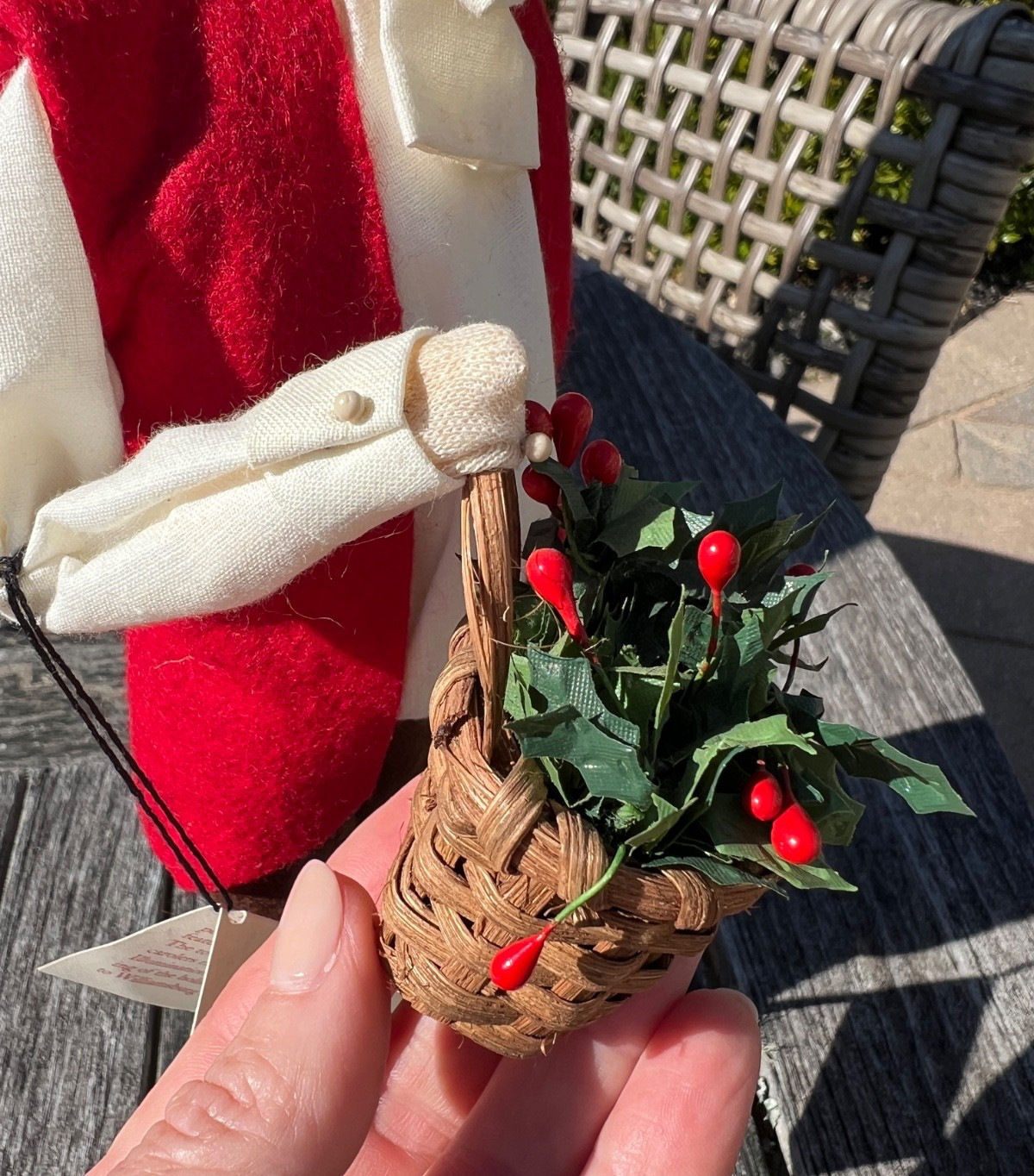 Byers’ Choice Williamsburg Collection Caroler – Colonial Figure with Basket 2001