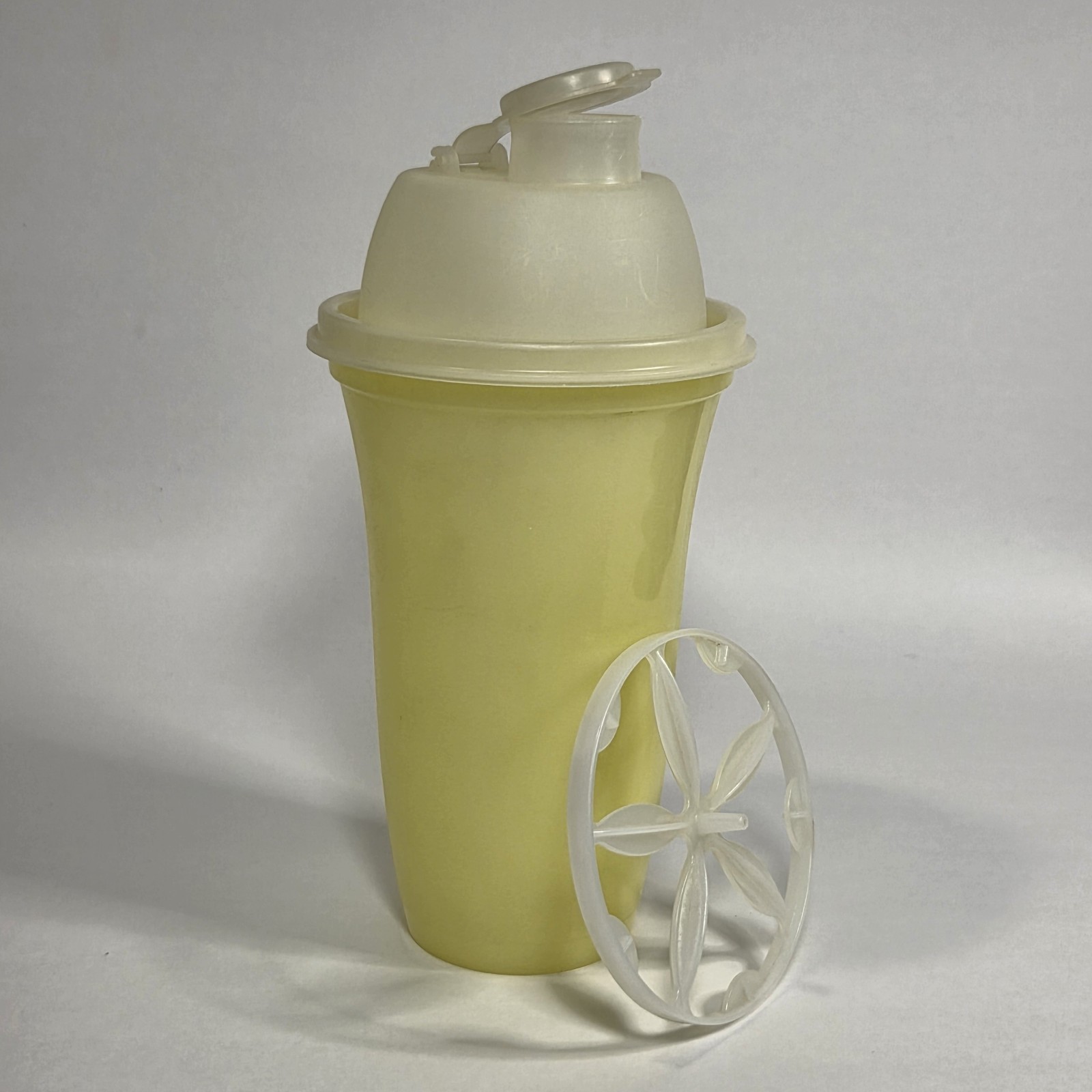 Vintage Tupperware 844 Quick Shake Shaker Mixer Blender Bottle – Yellow 3 Pc Set