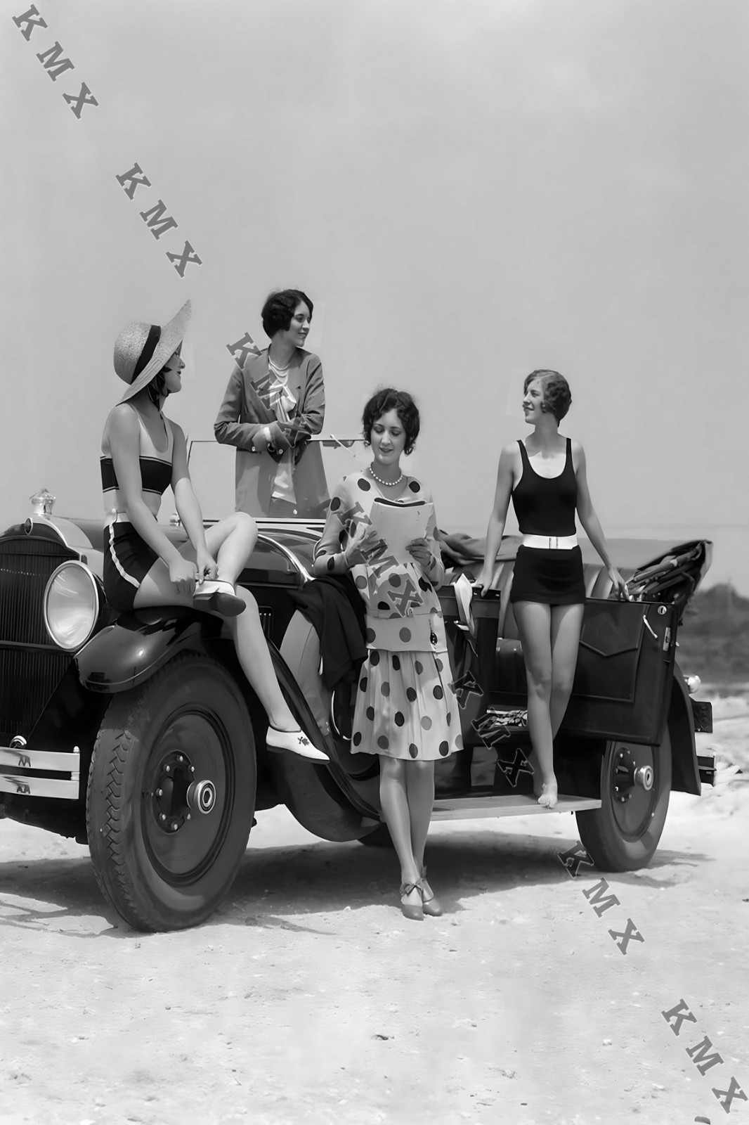 1920’s Flapper Girls And Car 4×6 photo