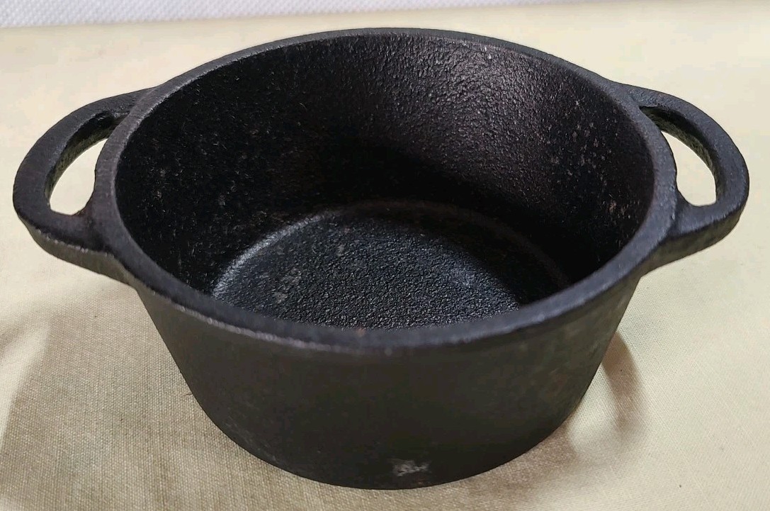 8oz .25 Qt. Tiny Cast Iron Pot Dutch Oven Bean Pot Goodcook