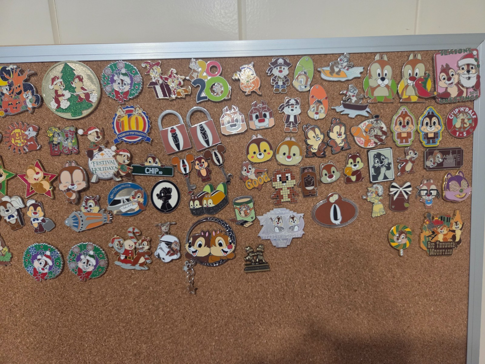 DISNEY PIN TRADING LOT 100, ALL DIFFERENT & TRADABLE – Priority Ship 1-3 Day