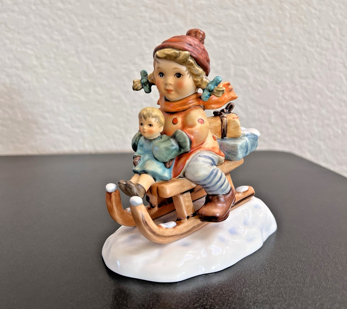Hummel # 1210 Hum 2014/I „Christmas Delivery“ First Issue 1997 TMK 7 NEW!