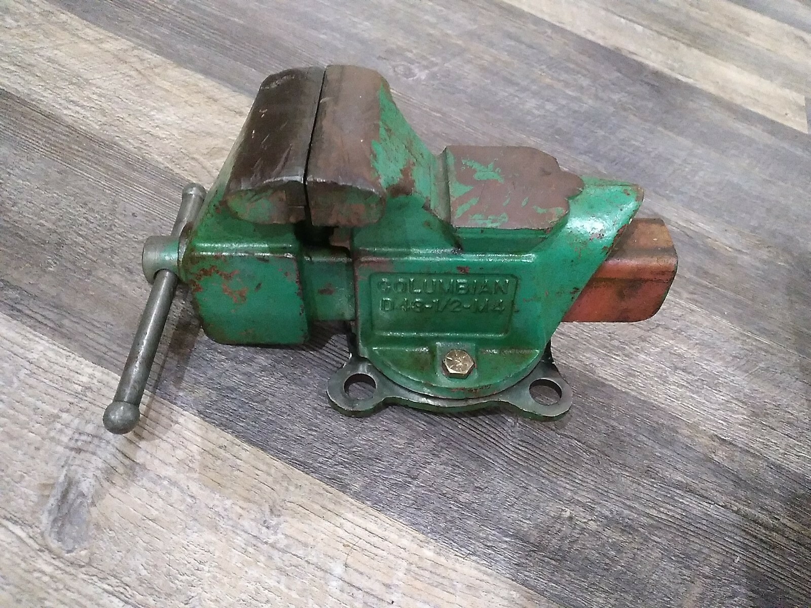 VTG COLUMBIAN D43-1/2-M4 3-1/2“ JAWS BENCH VISE MADE IN U.S.A