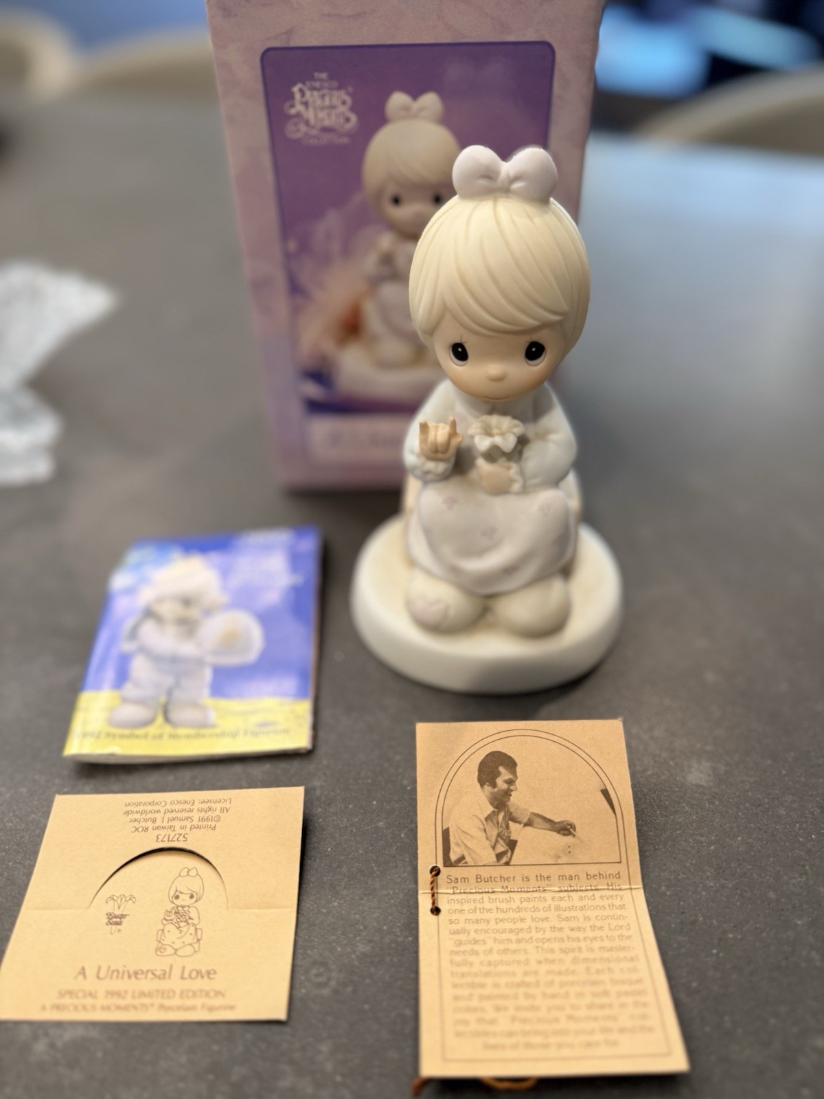 Precious Moments A Universal Love 527173 1992 Limited Edition w Box