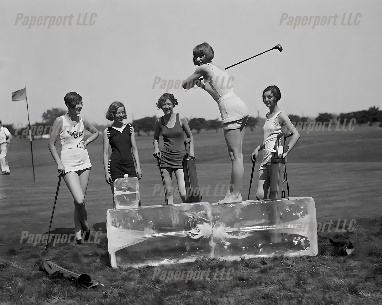 1920s Pretty Girls Playing Golf On A Ice Cube 8×10 Photo