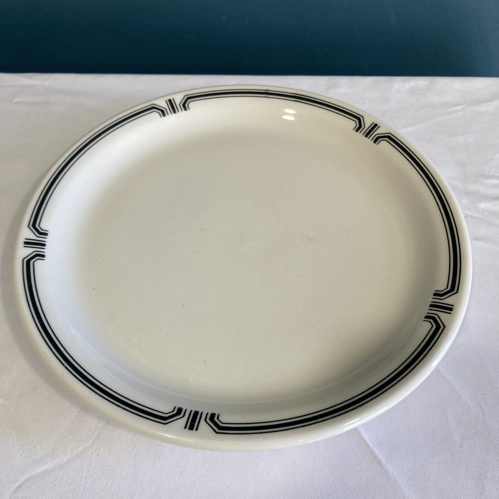 Vintage Shenango China Restaurant Ware Dinner Plate 9″ Black Geometric Border