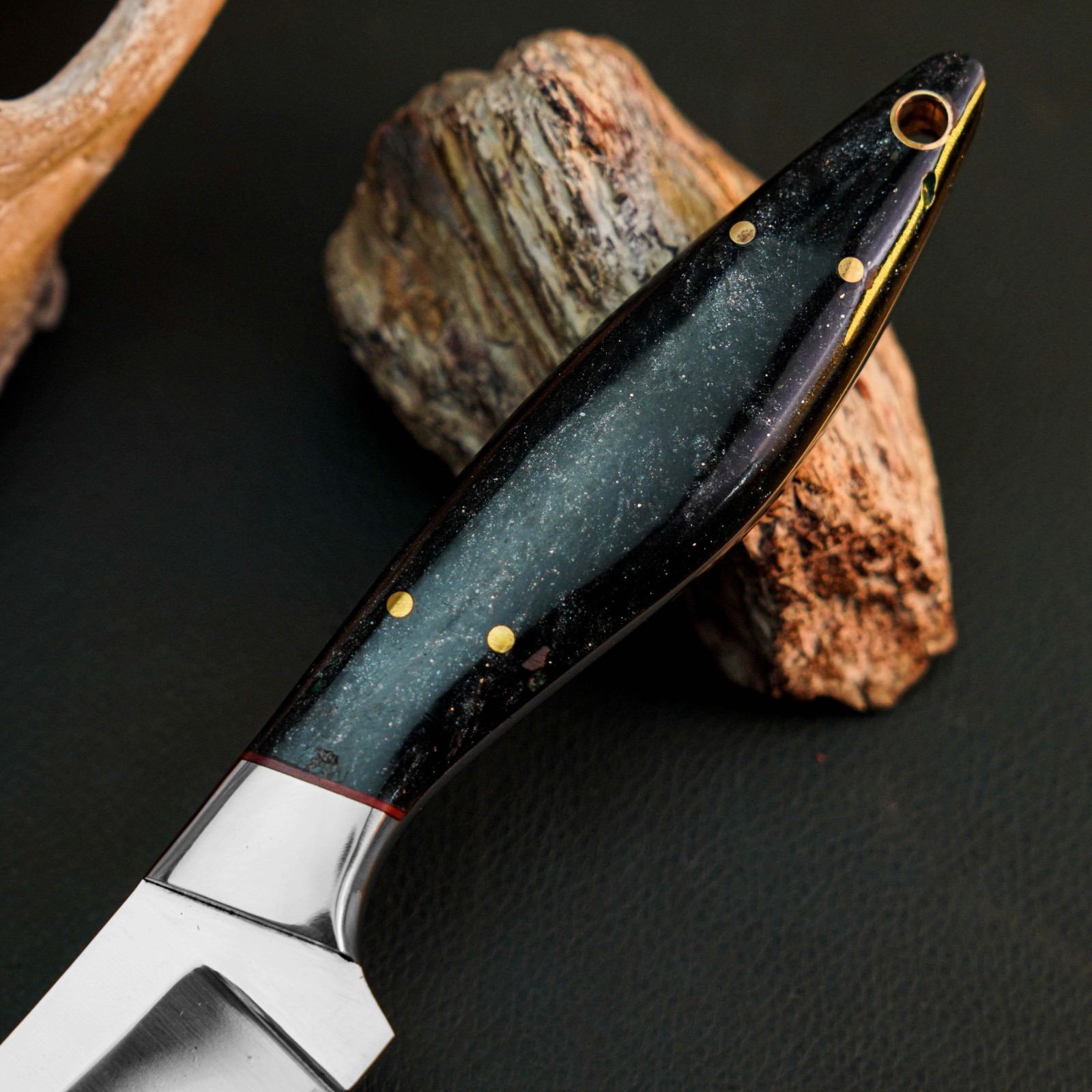 8.7″ D2 Skinning Hunting Knife Handmade Full Tang Resin Handle Leather Sheath