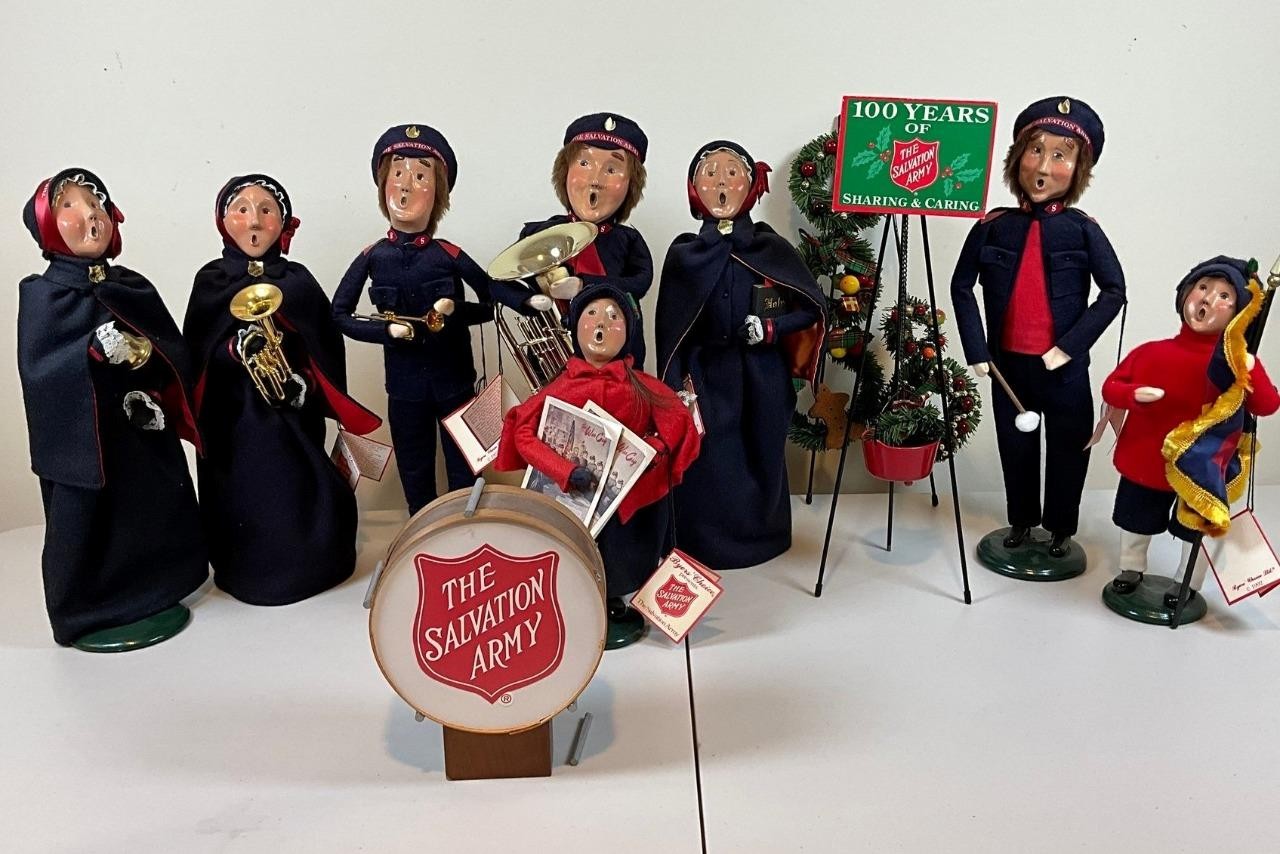 Byers Choice Salvation Army Carolers Lot Of 11 Pieces Christmas Signed Figures