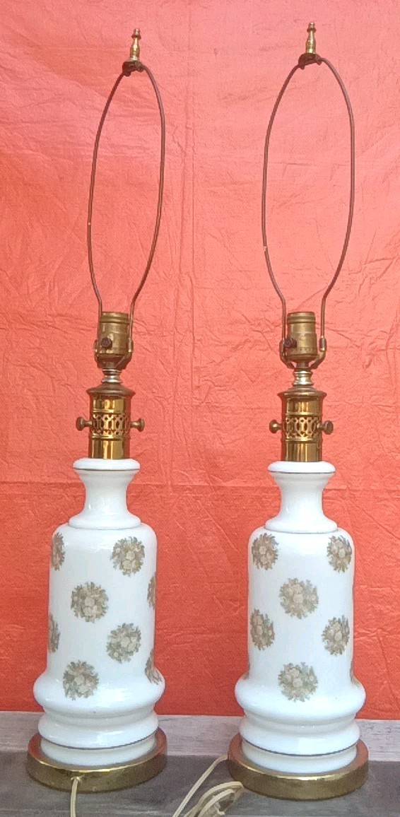 1950s (?) Vintage Glass & Brass Table Lamp Set. Tested. 32″ „Oil lamp“ Chimney