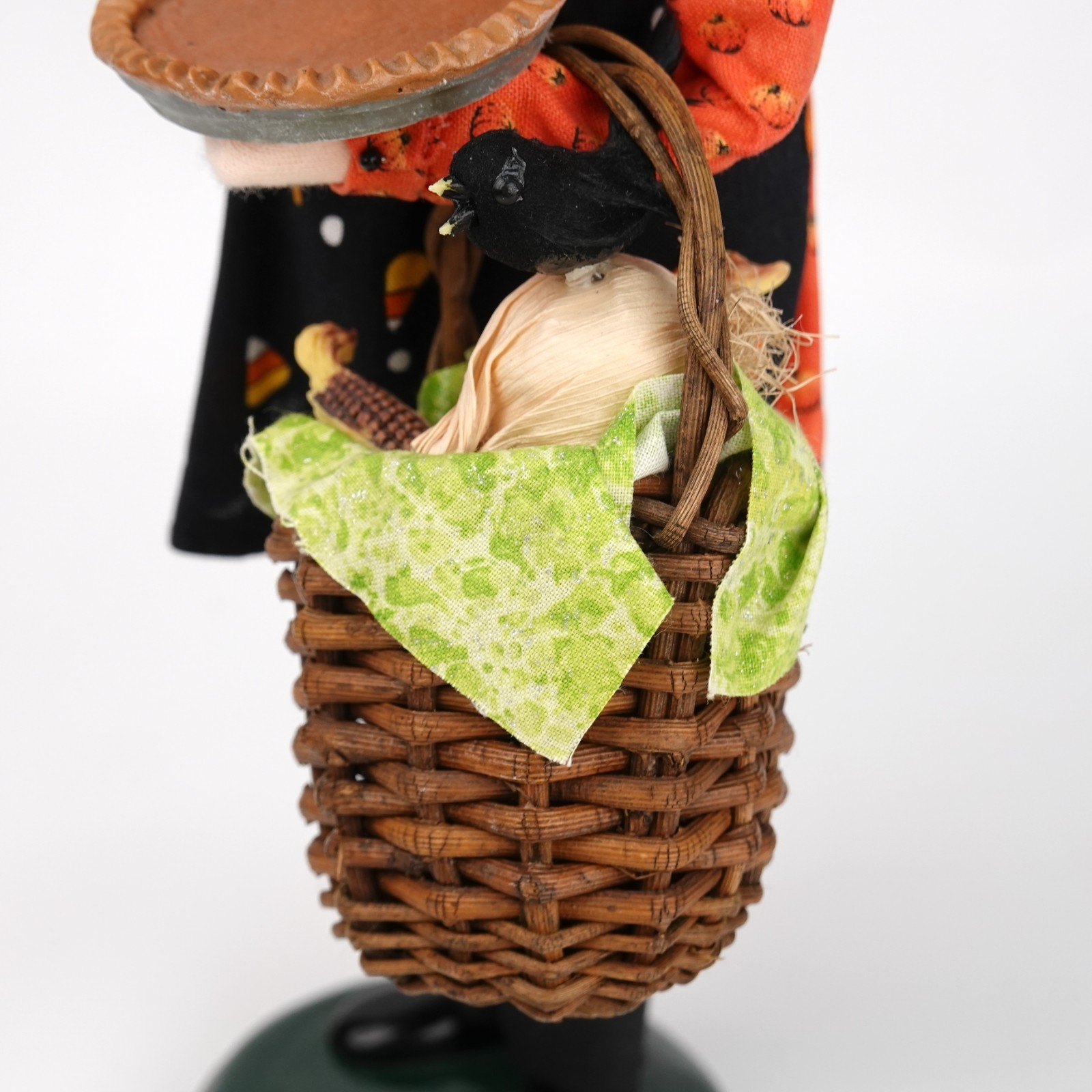 Byers Choice 2008 Thanksgiving Harvest Woman Pie Crow Corn Basket Signed RARE