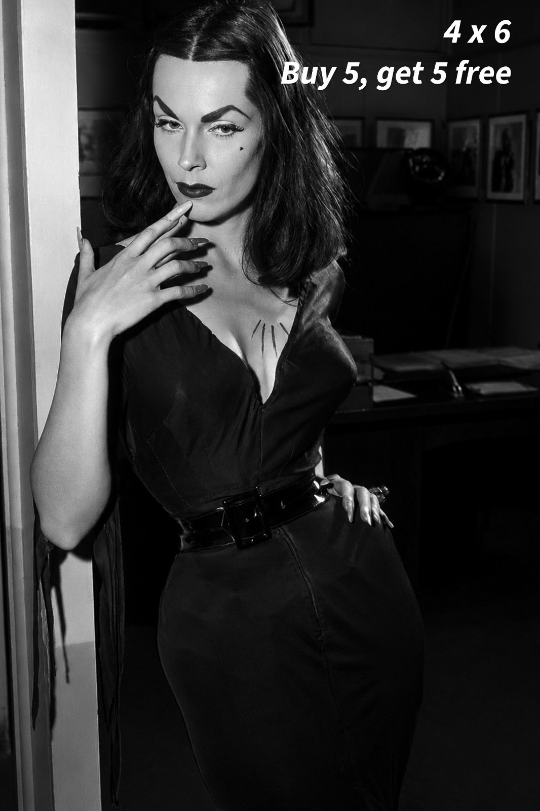 VAMPIRA – 4×6 Publicity Photo 🟣Vintage Horror TV Host Gothic Glamour