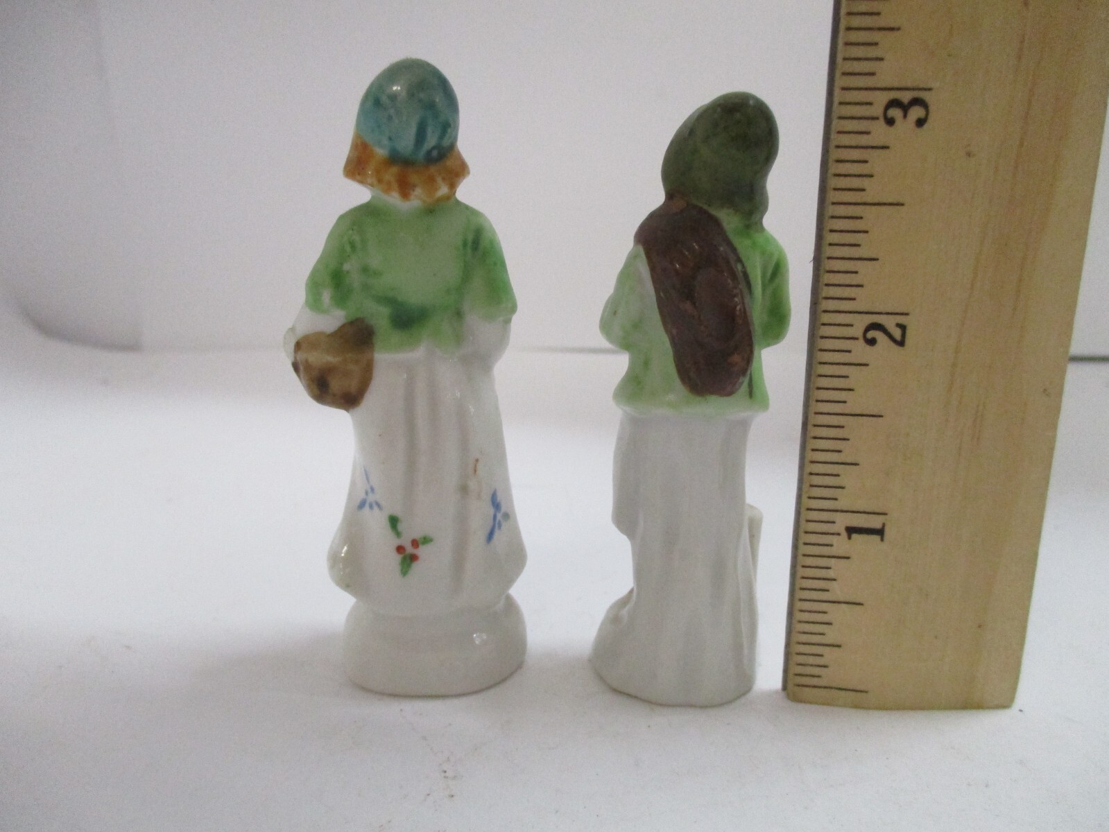 2 Little Occupiied Japan Porcelain / Ceramic Figurines