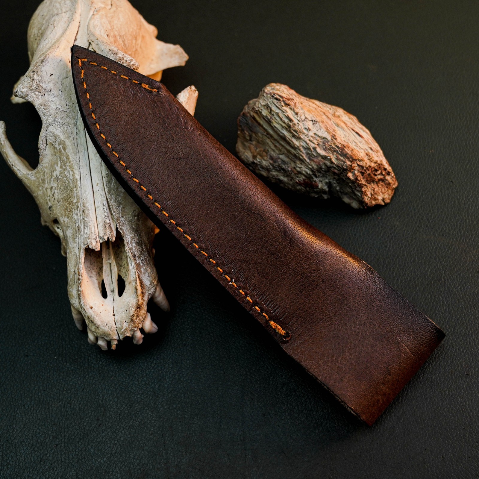 8.7″ D2 Skinning Hunting Knife Handmade Full Tang Resin Handle Leather Sheath