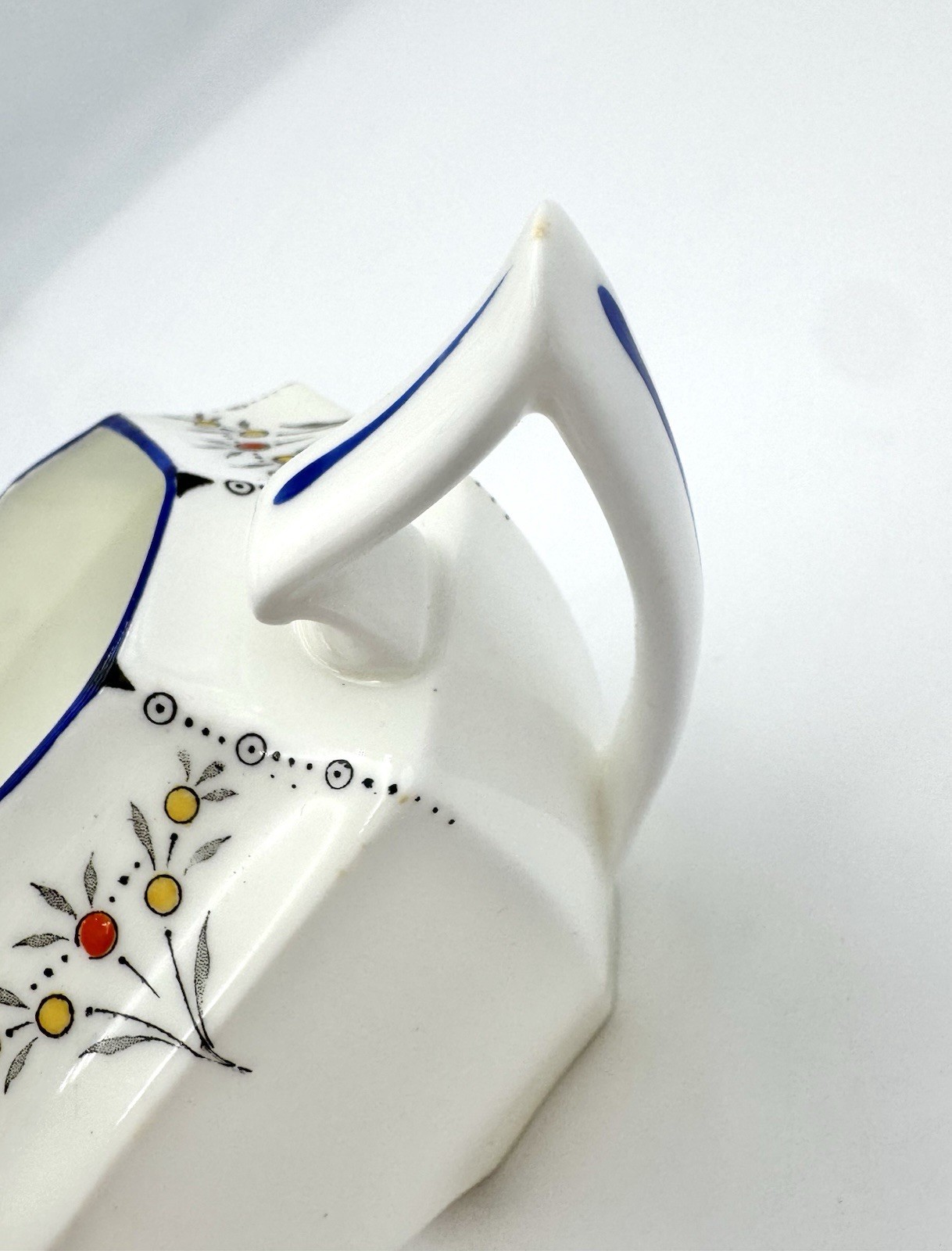 Shelley Blue Iris – 10oz Creamer, 3 1/8″