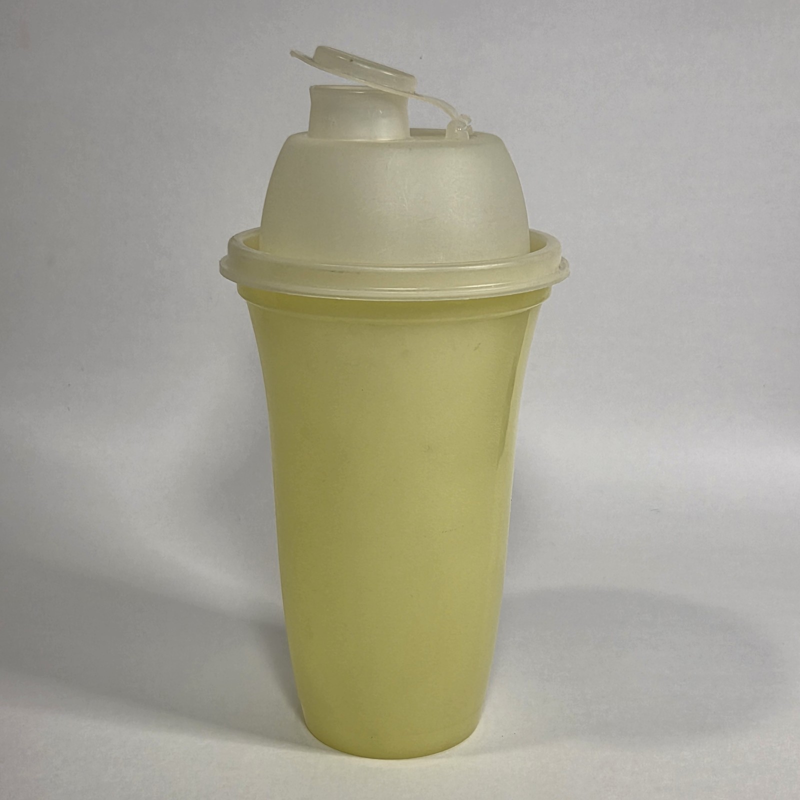 Vintage Tupperware 844 Quick Shake Shaker Mixer Blender Bottle – Yellow 3 Pc Set