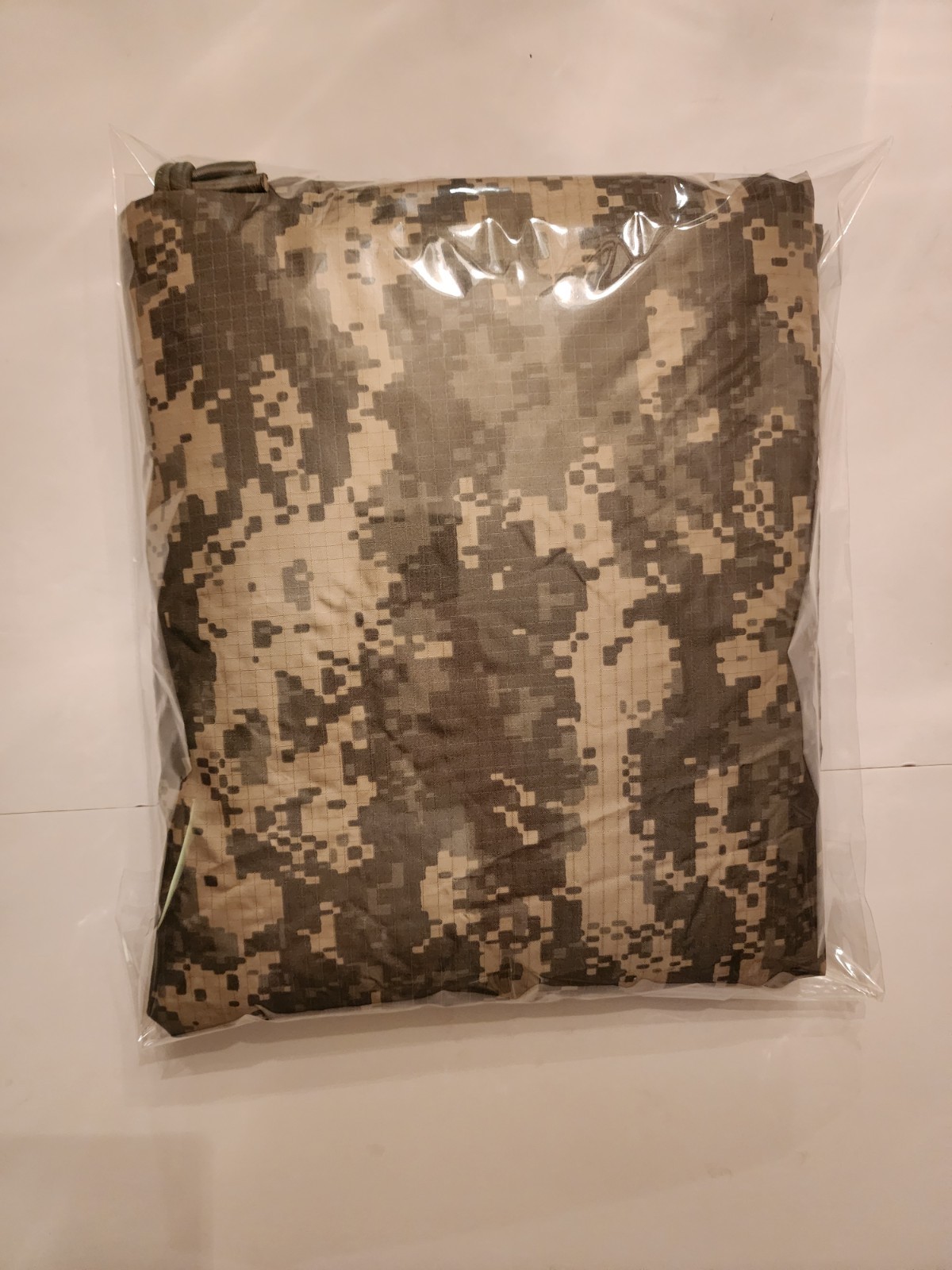 USGI Military Reversible Field Tarp ACU 82″ x 92″ Tarpaulin W/Bungies -Green GC