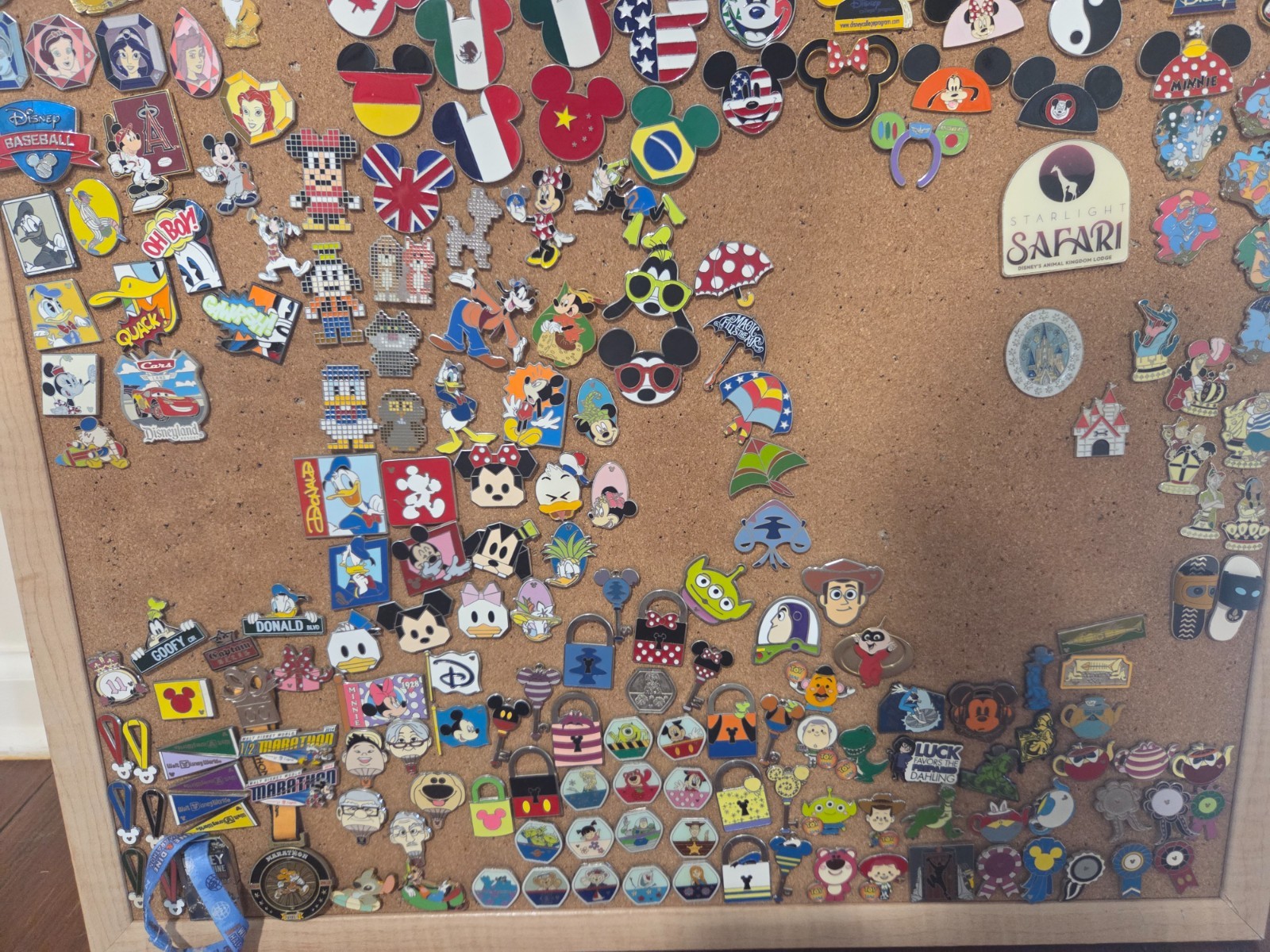 DISNEY PIN TRADING LOT 100, ALL DIFFERENT & TRADABLE – Priority Ship 1-3 Day