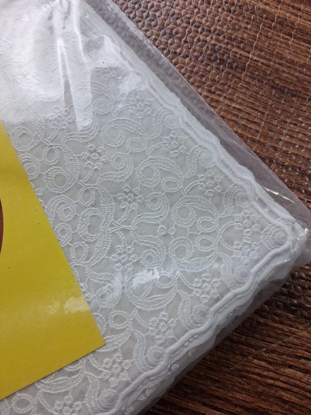 Venice easy care tablecloth Bucilla 60×108″ White Linen Texture Soft Vinyl Vtg