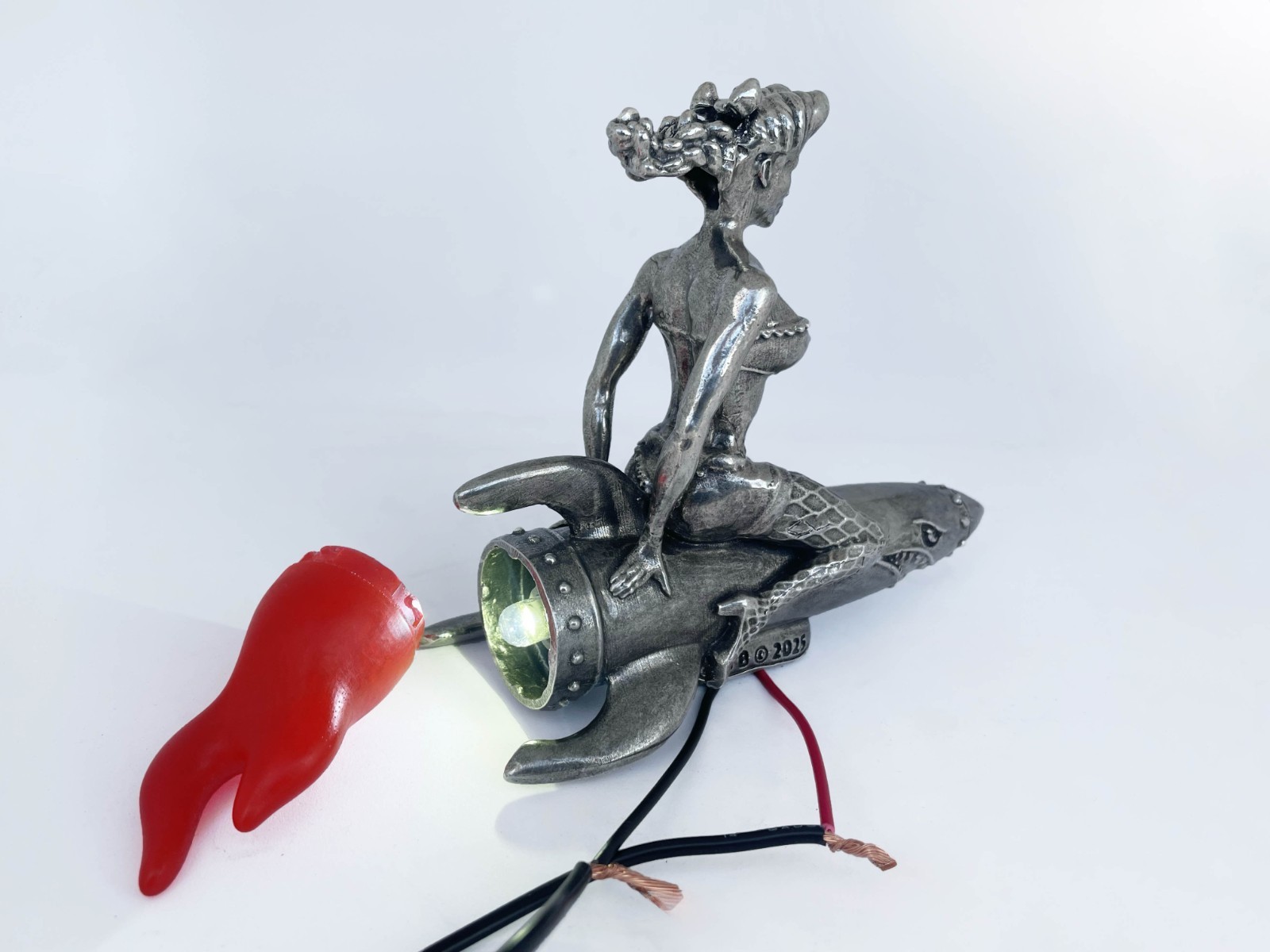 BomberGirl Rockabilly, „Lit“ version, metal hood ornament, Hot Rod, Pinup-style