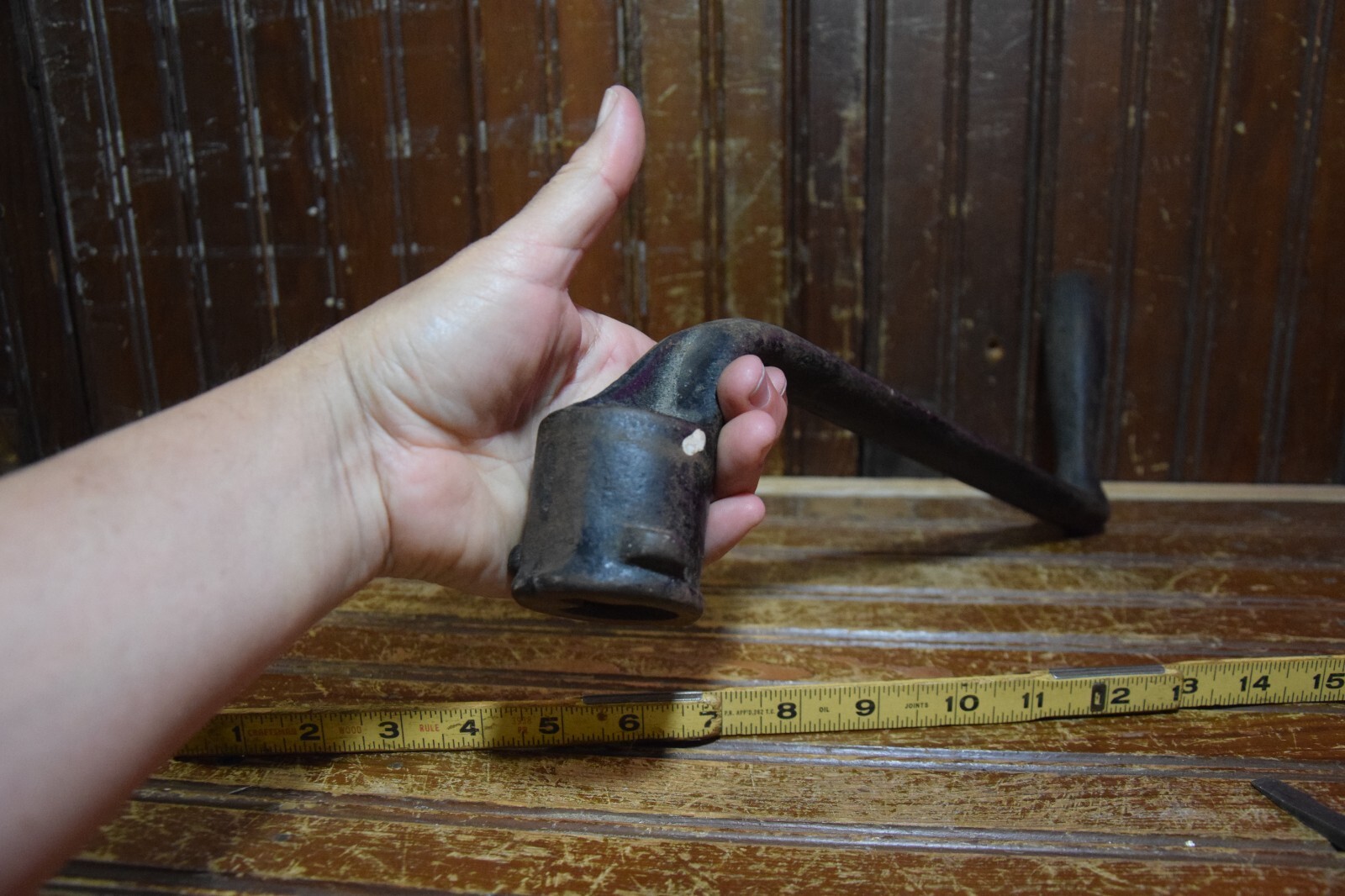 CAST IRON METAL HAND CRANK HANDLE ONE PIECE MACHINED INTERFACE OLD TIMEY DECOR