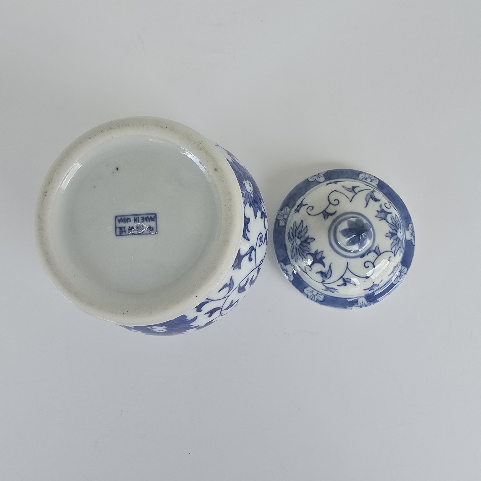 Blue & White Floral Porcelain Ginger Jar Decorative Jar w/ Lid 4.25 in Round