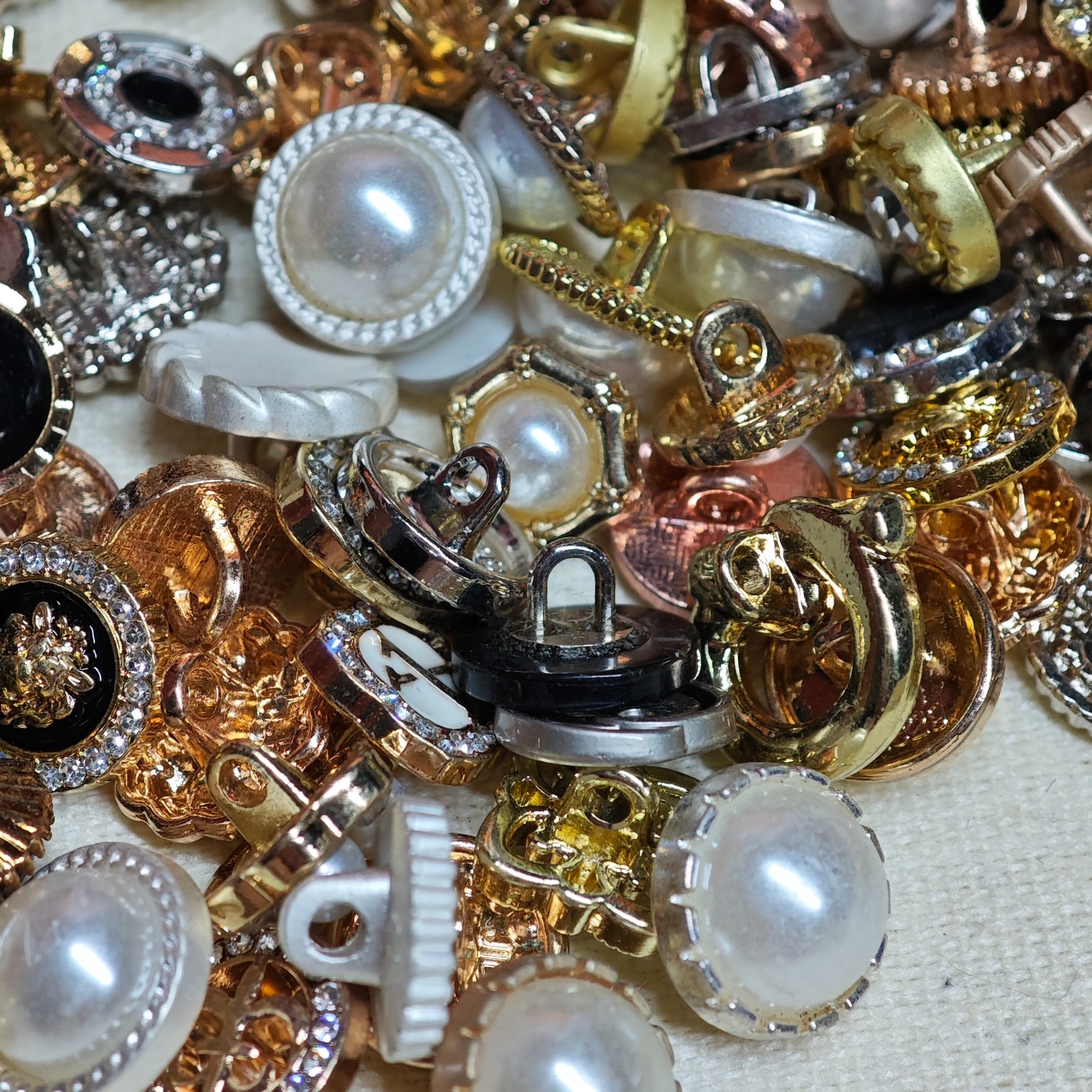 Vintage-nowEstate Sale Buttons Lot 50p Various Sizes Shapes Colors Types Usable