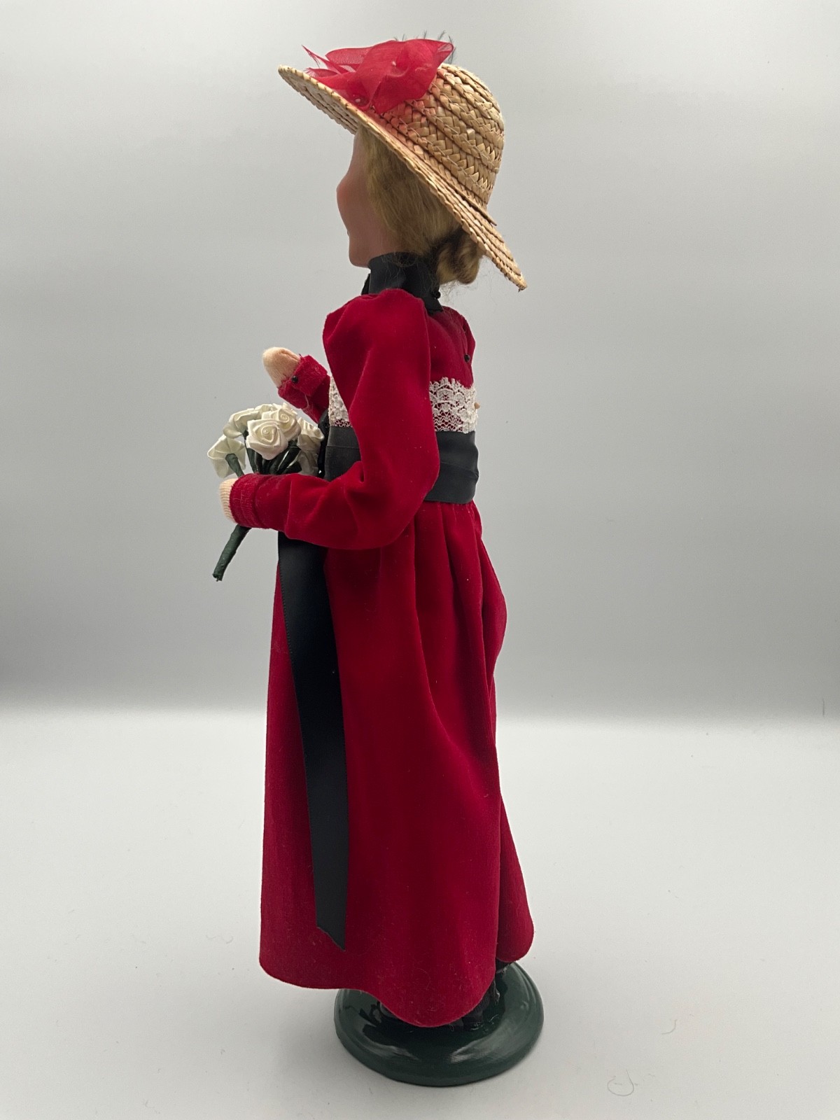 Byers Choice 2006 Valentine Lady in Red Velvet Dress & Black Bow w/ White Roses