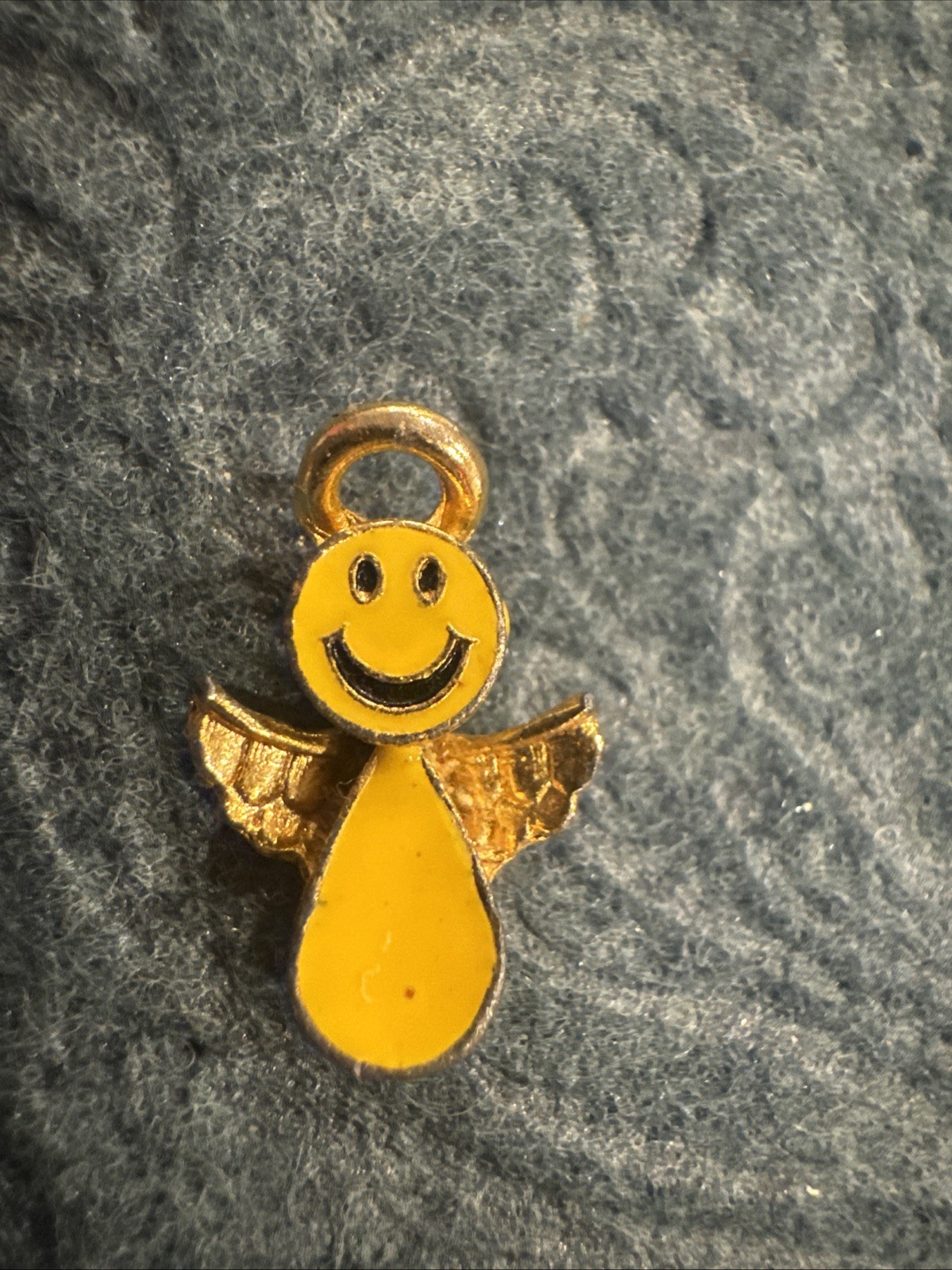 Walmart Smiley Face Angel Gold Tone Lapel Pin 3/4″employee Uniform Brooch Badge